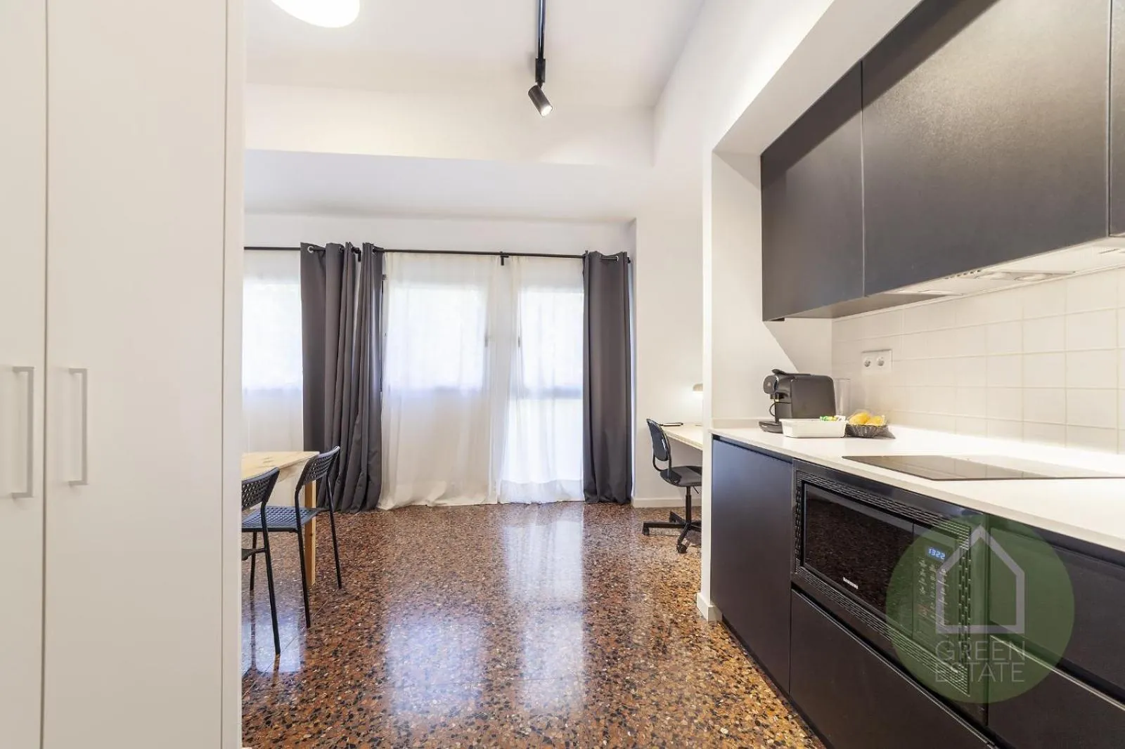 Kitchen or kitchenette in Apartahotel Espai Verd Benimaclet