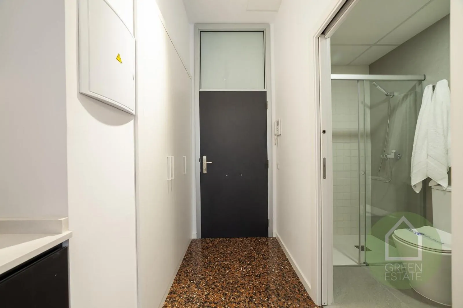 Shower in Apartahotel Espai Verd Benimaclet