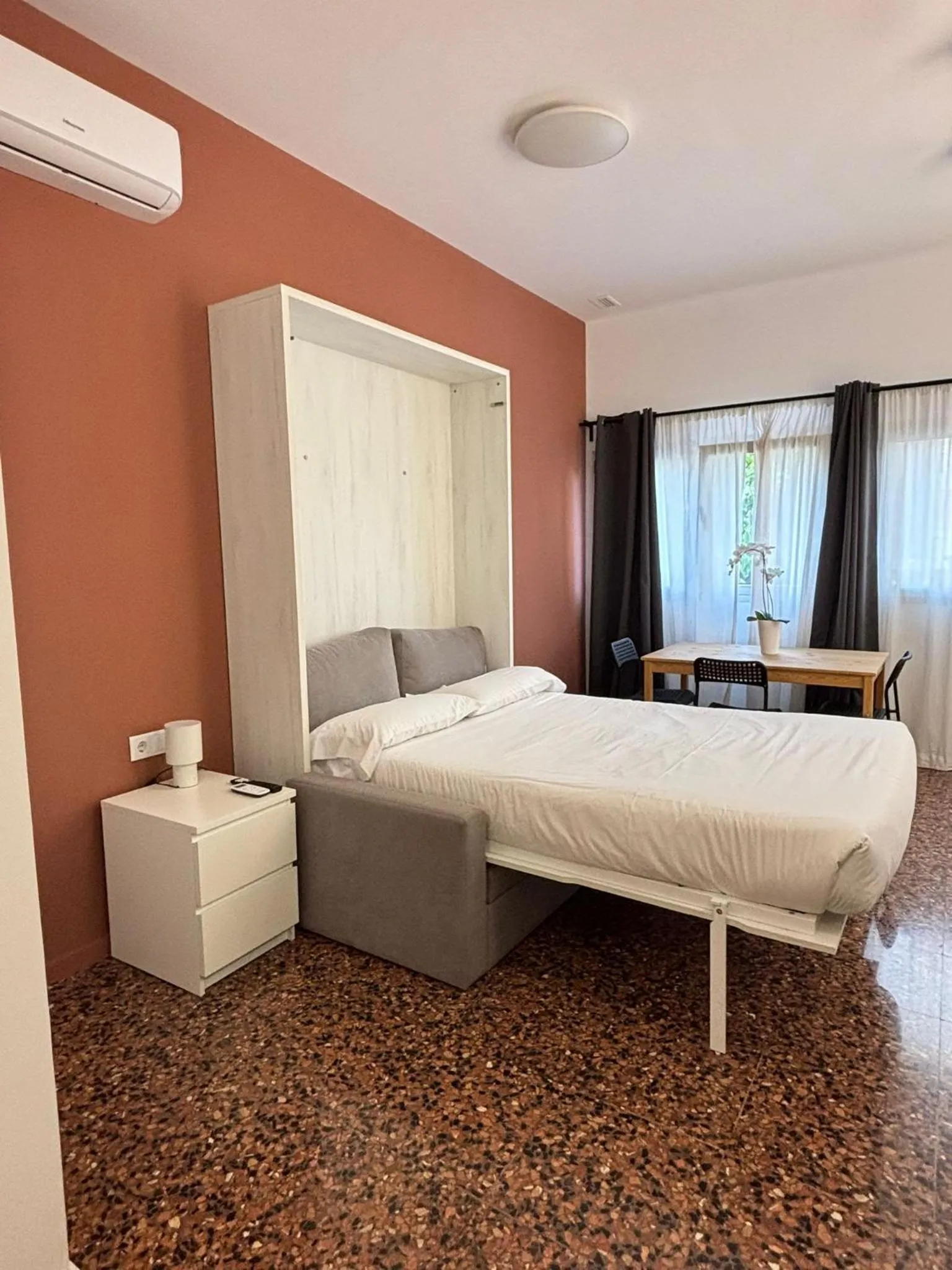 Bed in Apartahotel Espai Verd Benimaclet