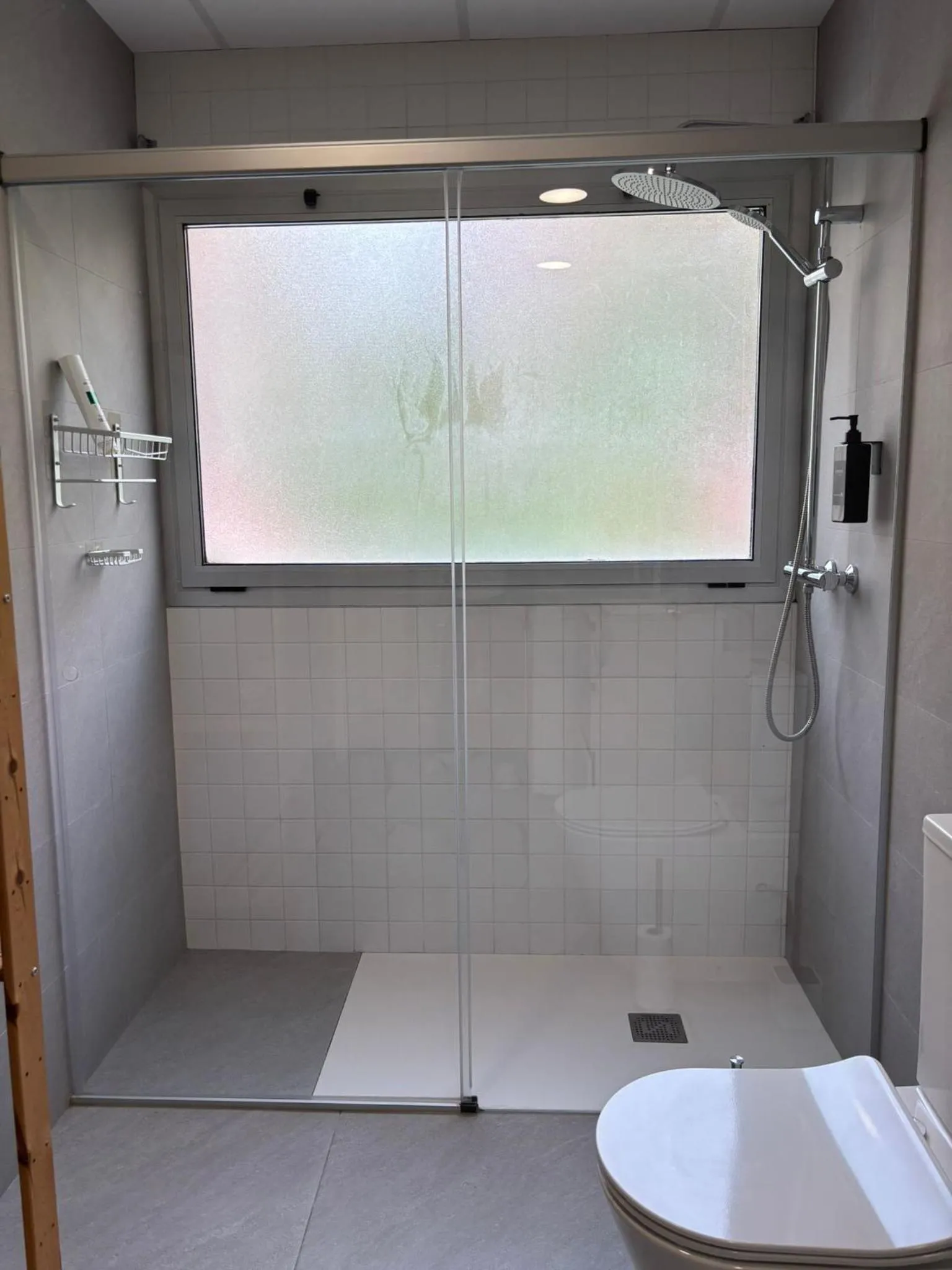 Shower in Apartahotel Espai Verd Benimaclet