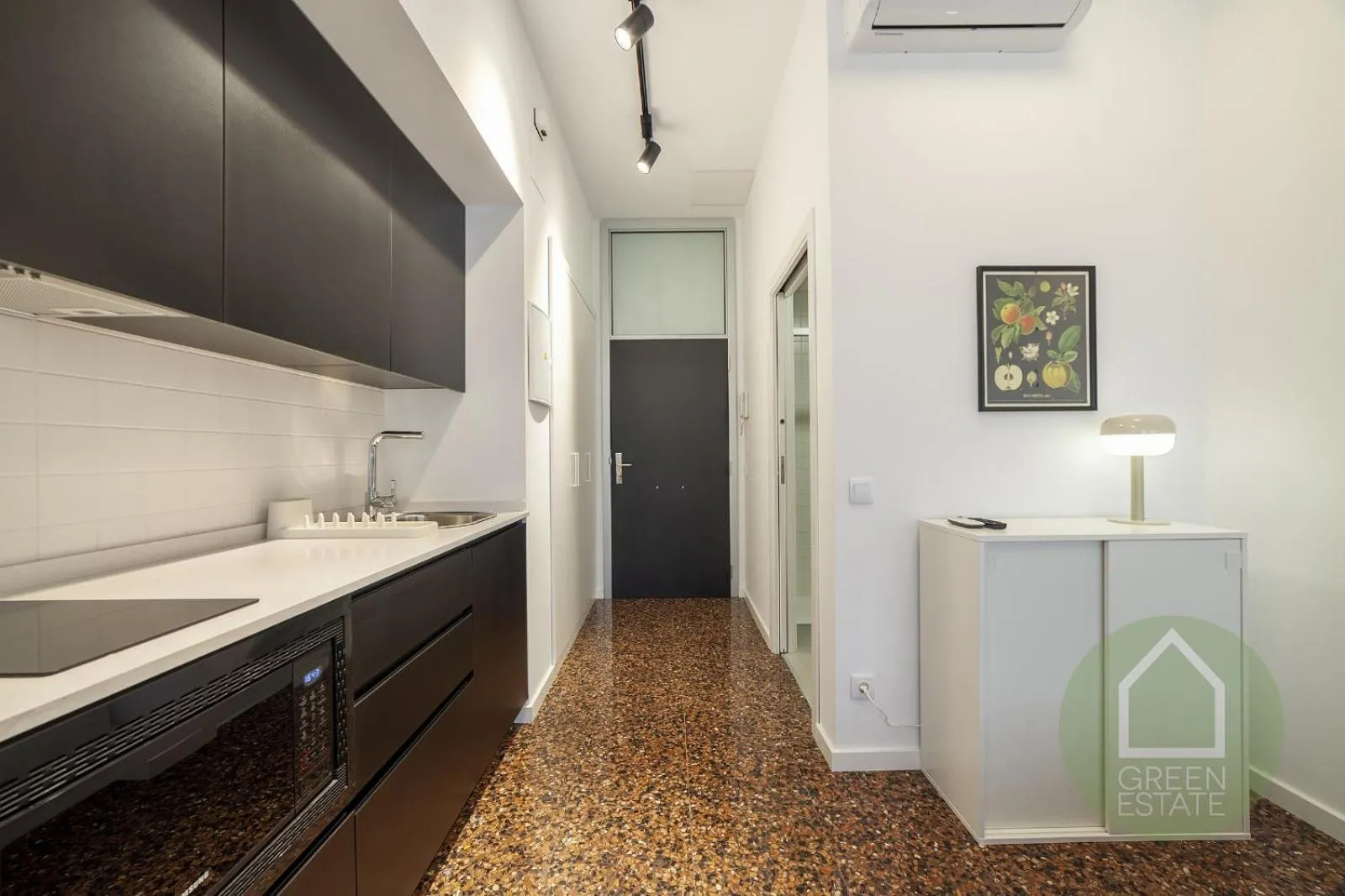 Kitchen or kitchenette in Apartahotel Espai Verd Benimaclet