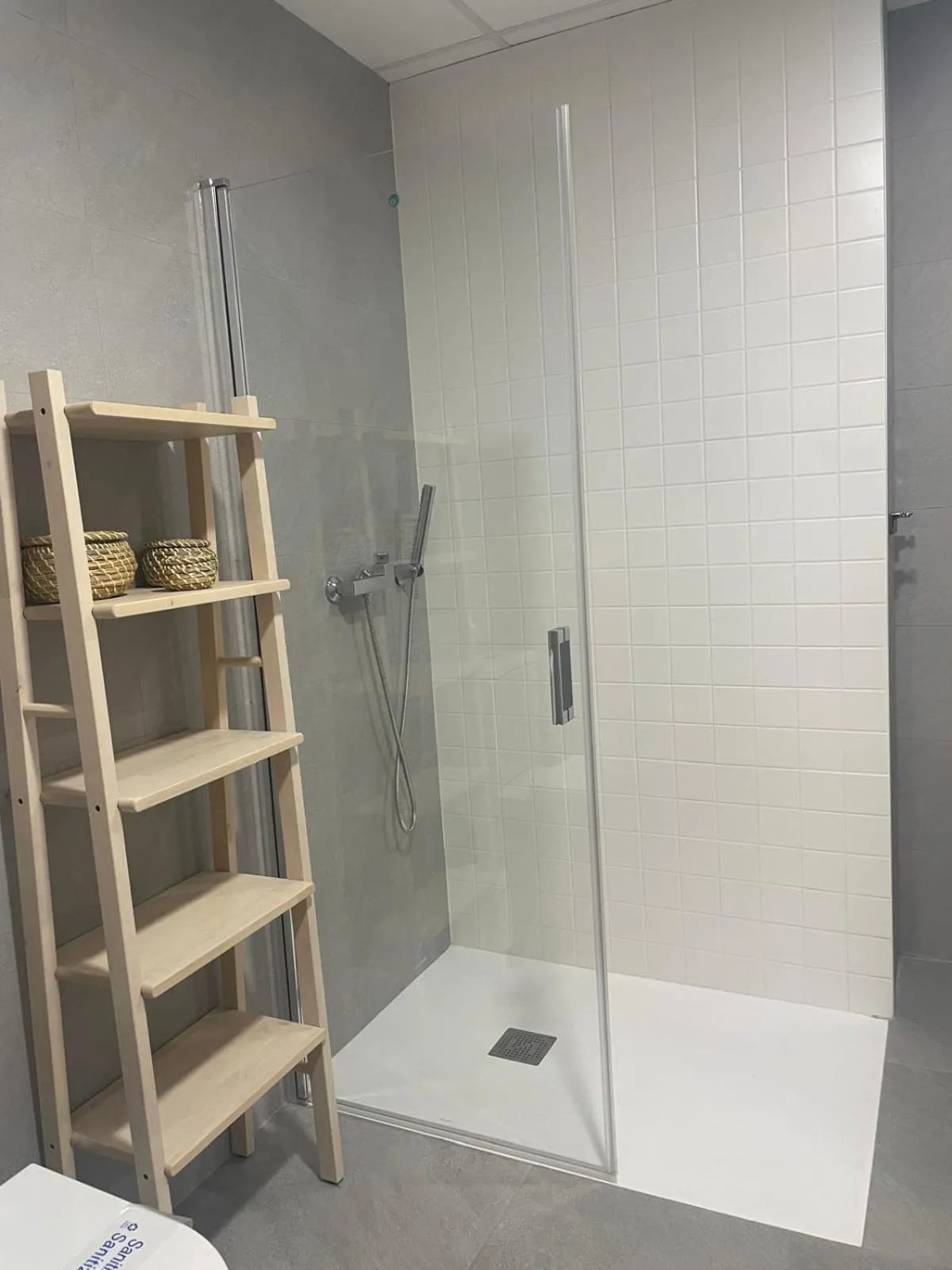 Shower in Apartahotel Espai Verd Benimaclet