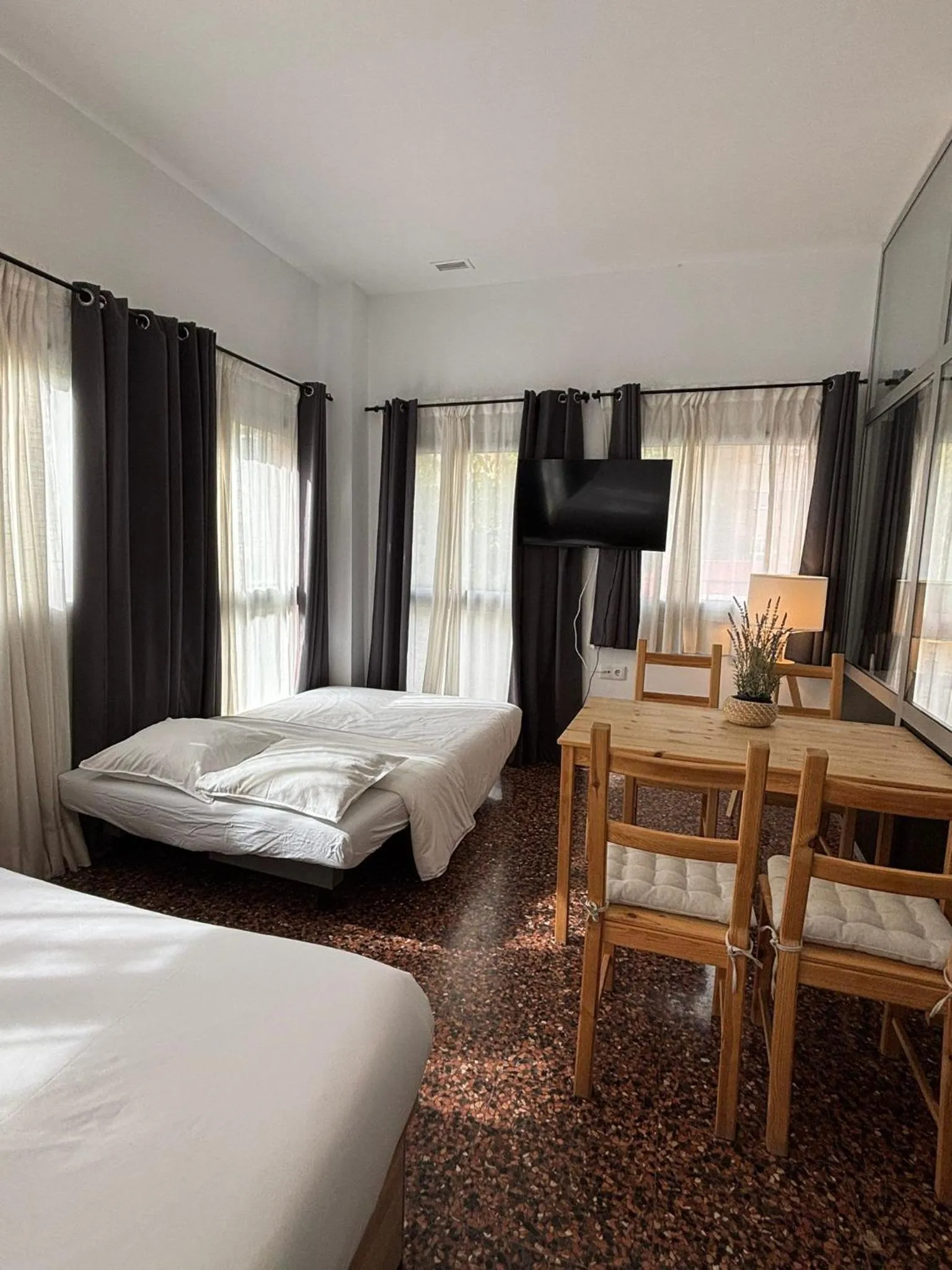 Photo of the whole room, Bed in Apartahotel Espai Verd Benimaclet