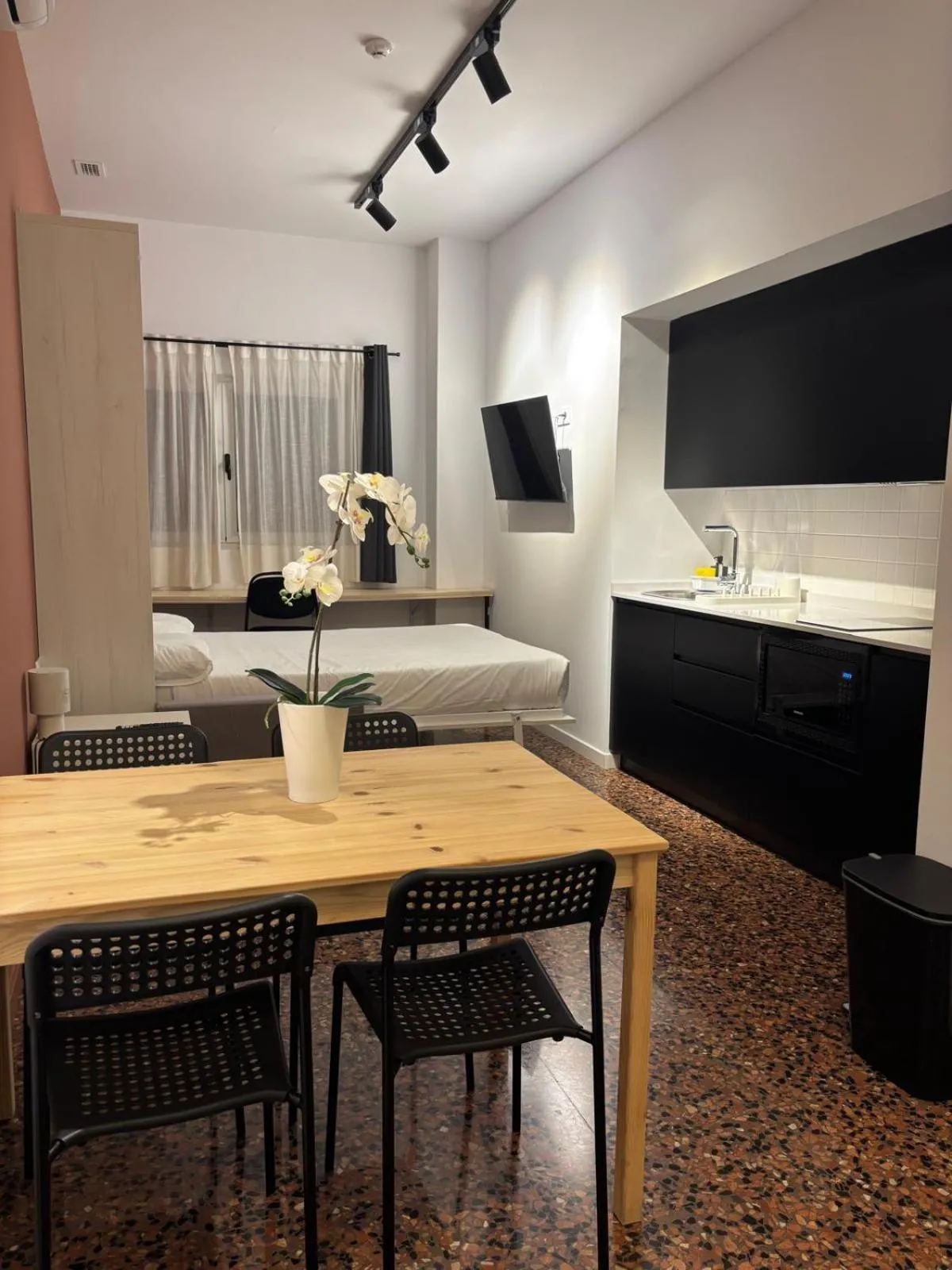 Photo of the whole room in Apartahotel Espai Verd Benimaclet
