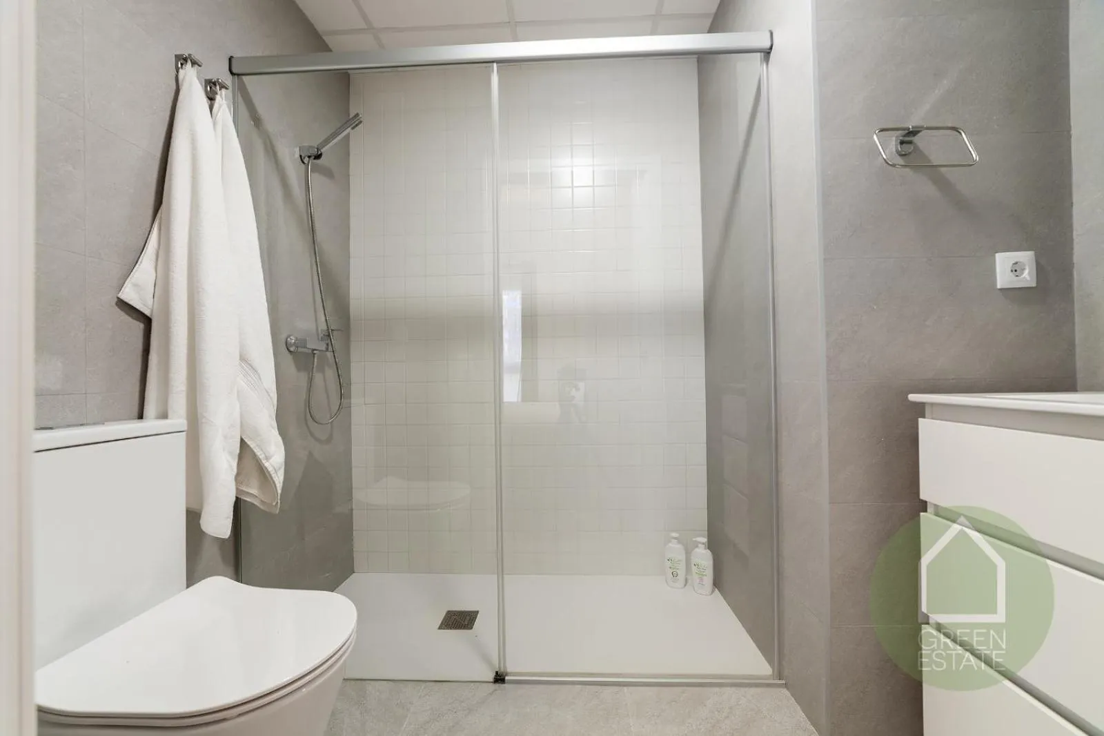 Shower in Apartahotel Espai Verd Benimaclet