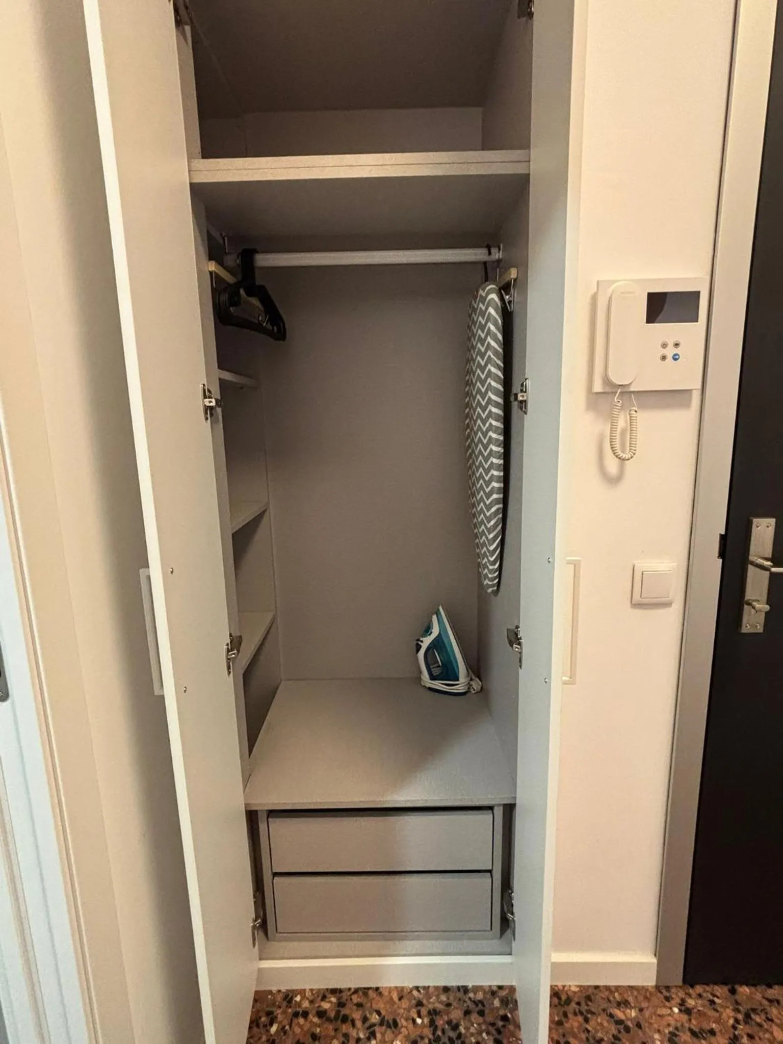 wardrobe in Apartahotel Espai Verd Benimaclet