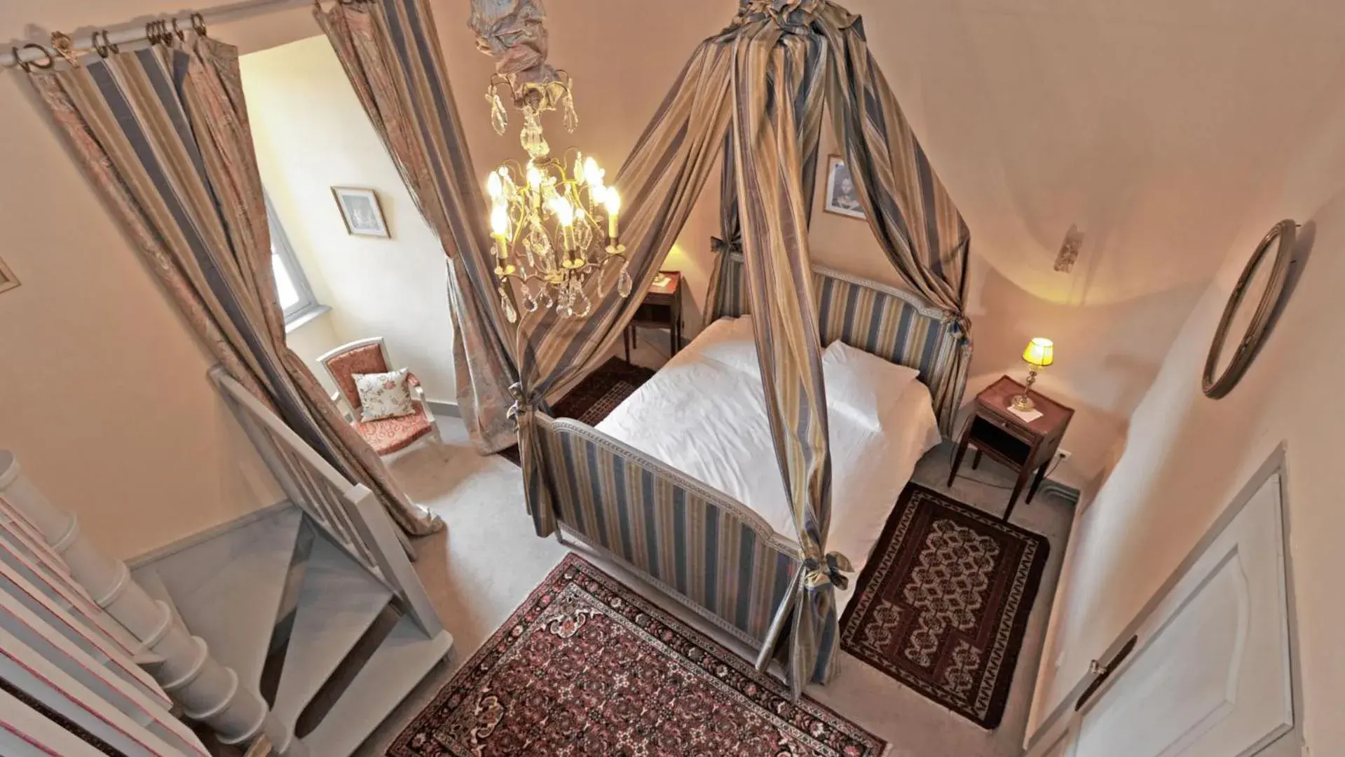 Deluxe Family Suite in Château royal de Saint-Saturnin Deluxe Family Suite in Château royal de Saint-Saturnin