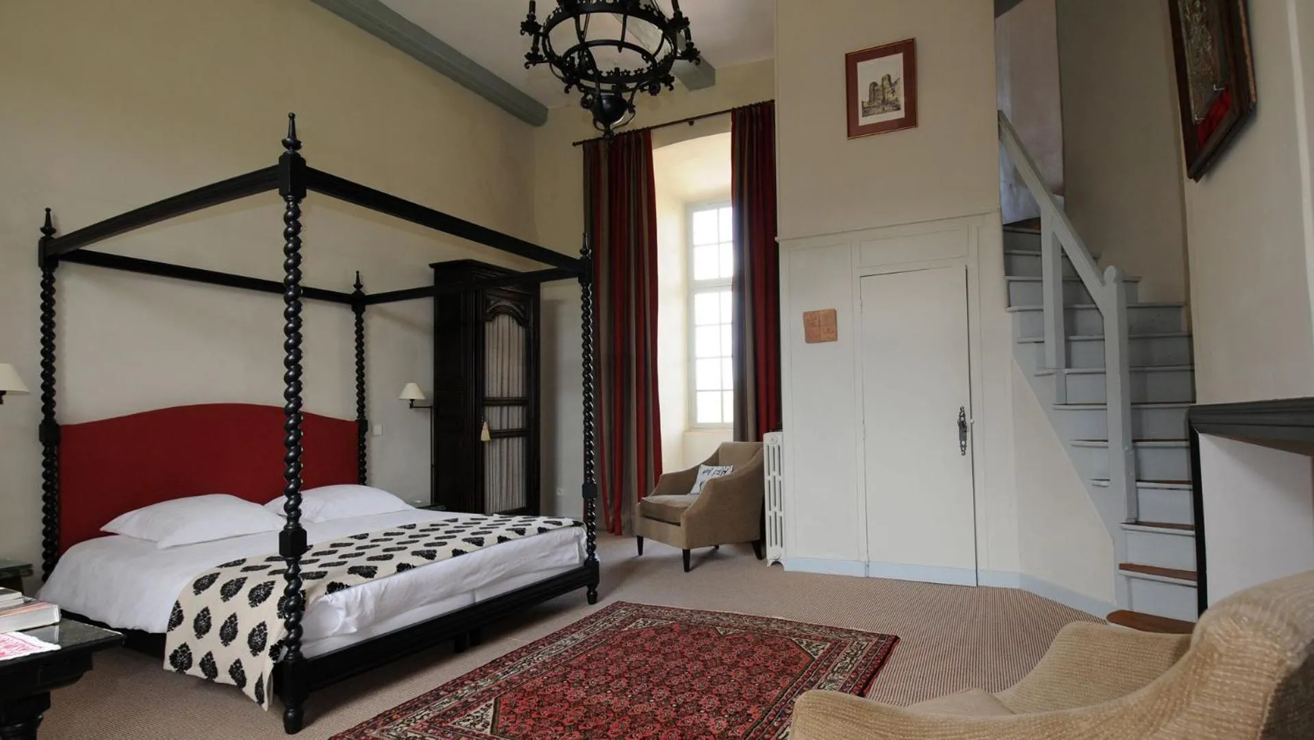 King Room with Garden View in Château royal de Saint-Saturnin