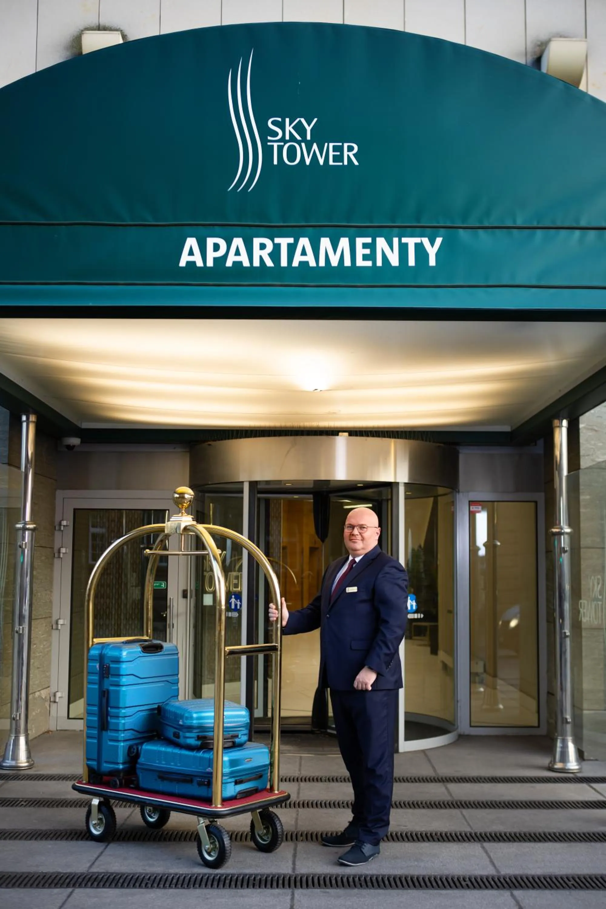 Property building in Apartamenty Sky Tower z Jakuzzi Przy Oknie