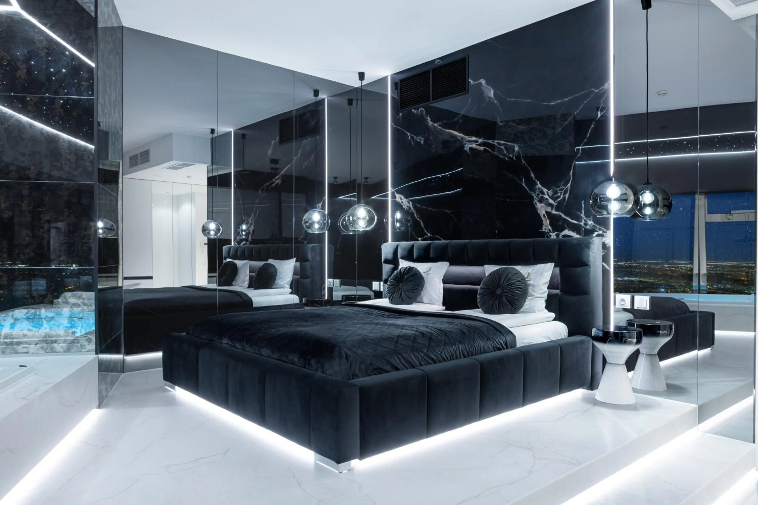 Bed in Apartamenty Sky Tower z Jakuzzi Przy Oknie