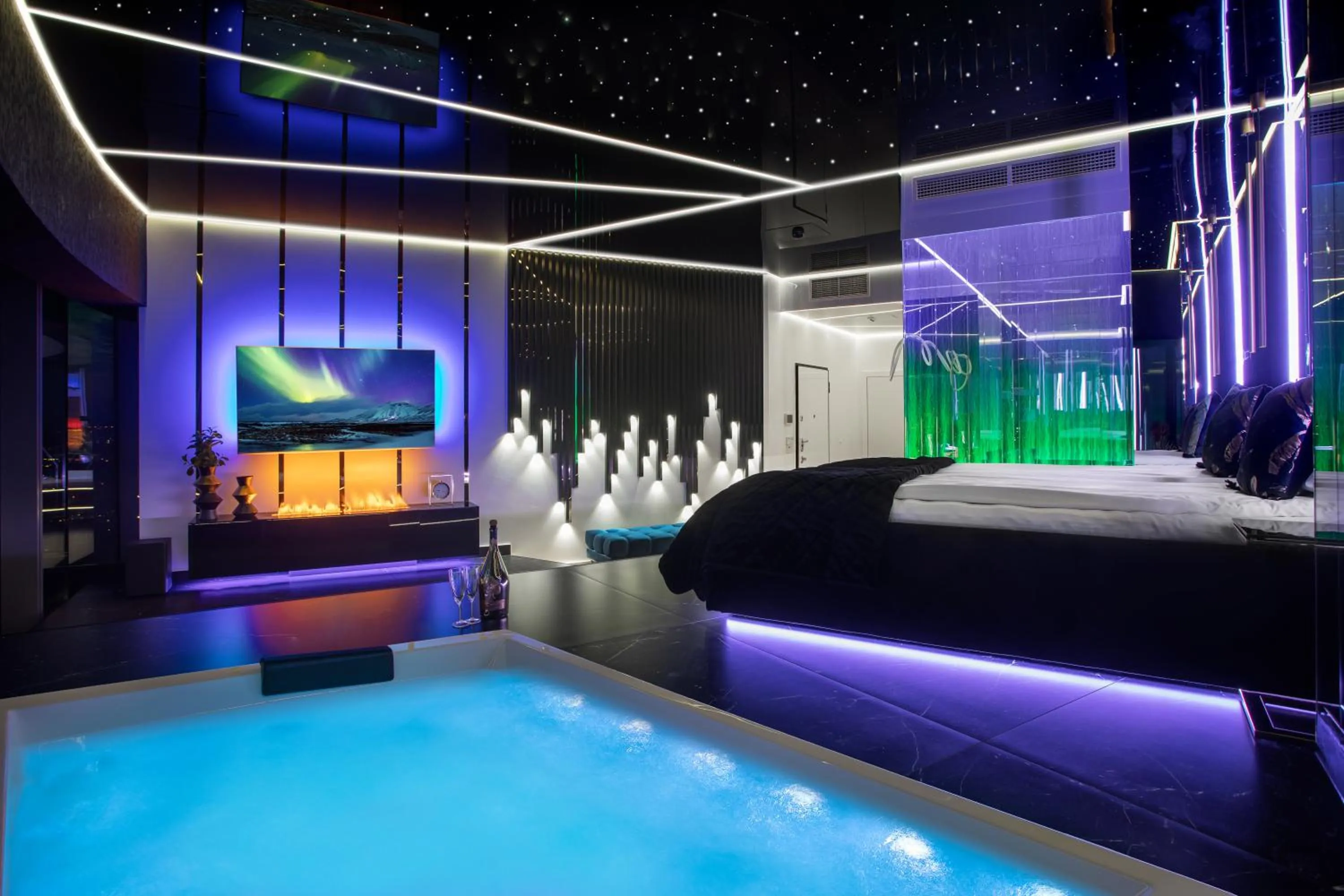 Night in Apartamenty Sky Tower z Jakuzzi Przy Oknie