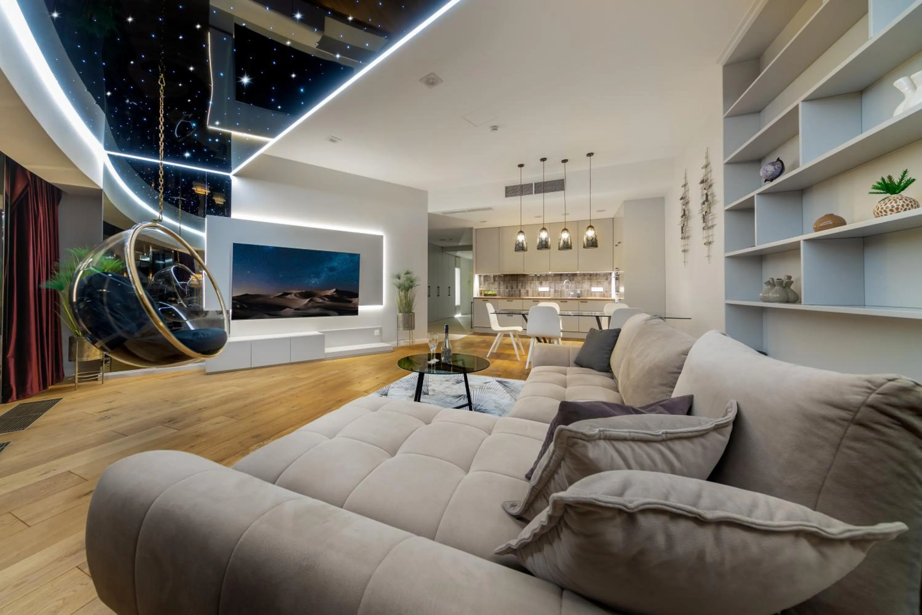 TV and multimedia in Apartamenty Sky Tower z Jakuzzi Przy Oknie