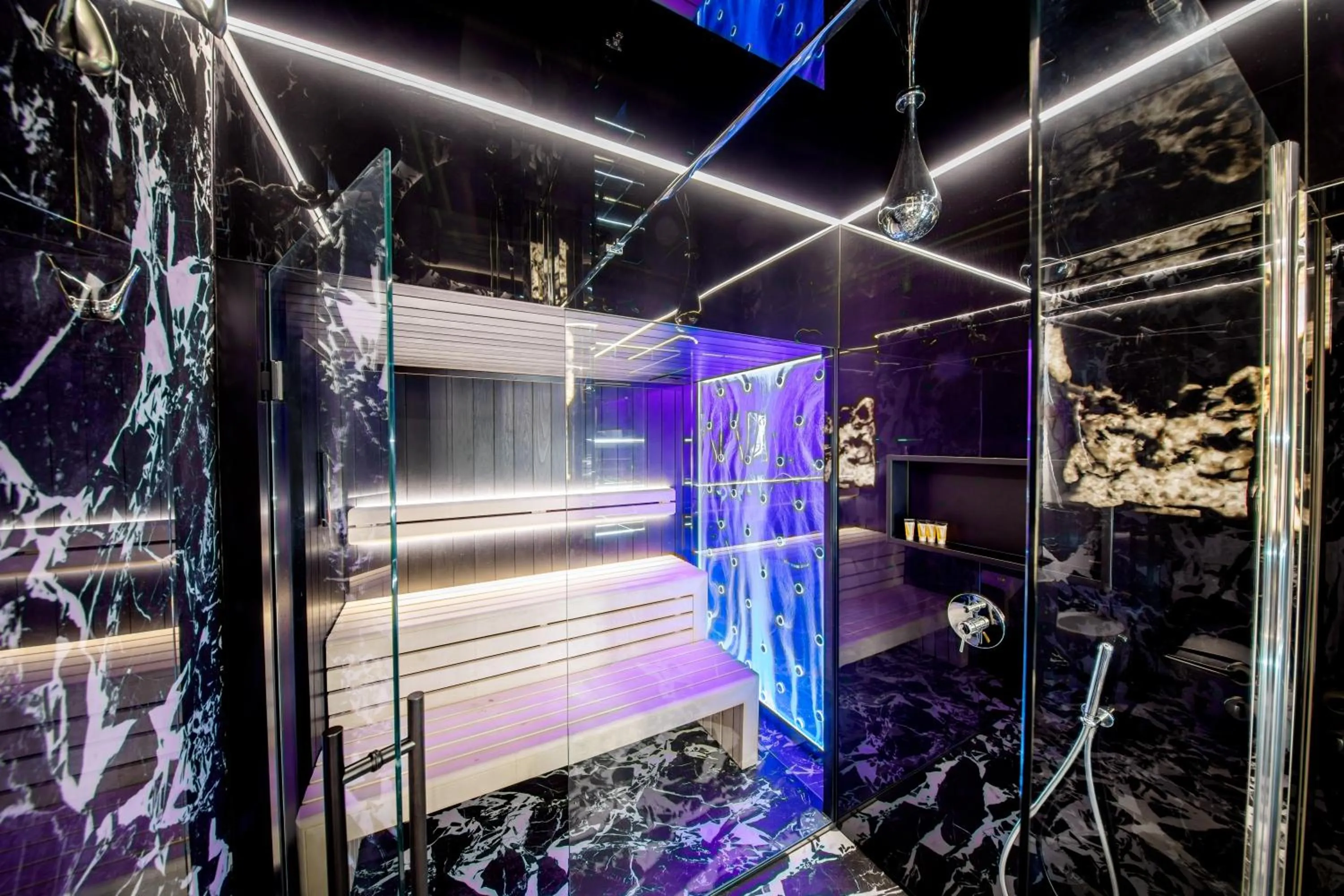 Sauna in Apartamenty Sky Tower z Jakuzzi Przy Oknie