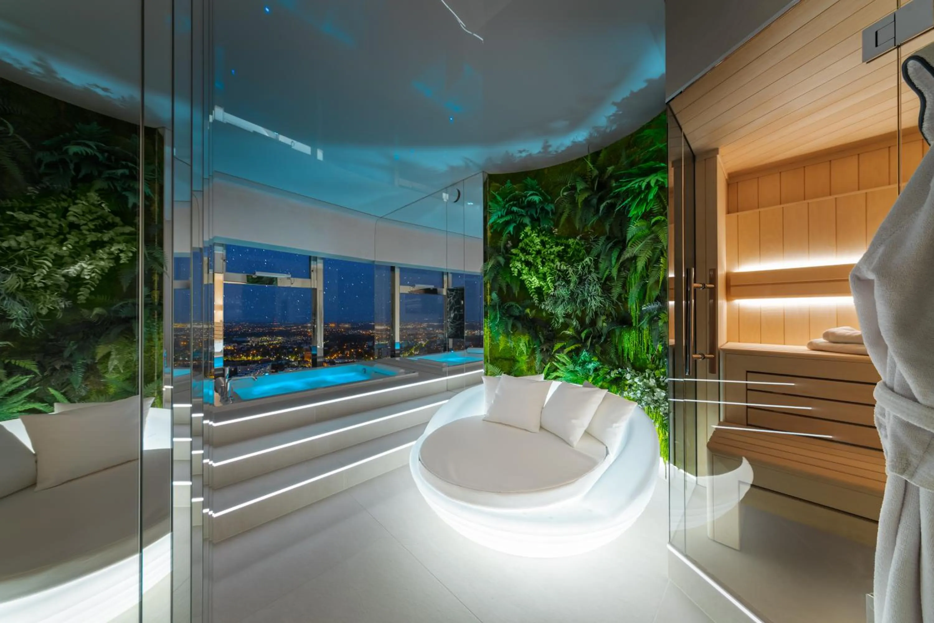 Night in Apartamenty Sky Tower z Jakuzzi Przy Oknie