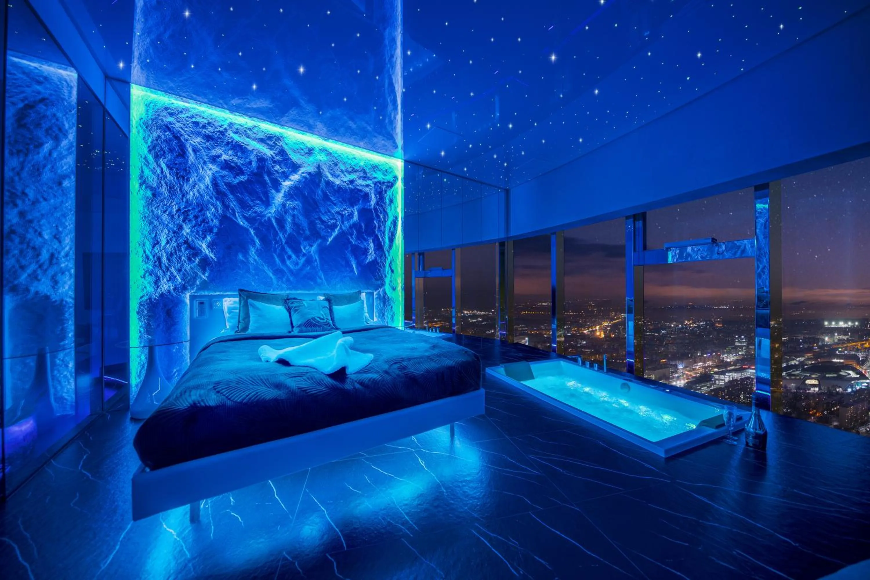 Bed in Apartamenty Sky Tower z Jakuzzi Przy Oknie