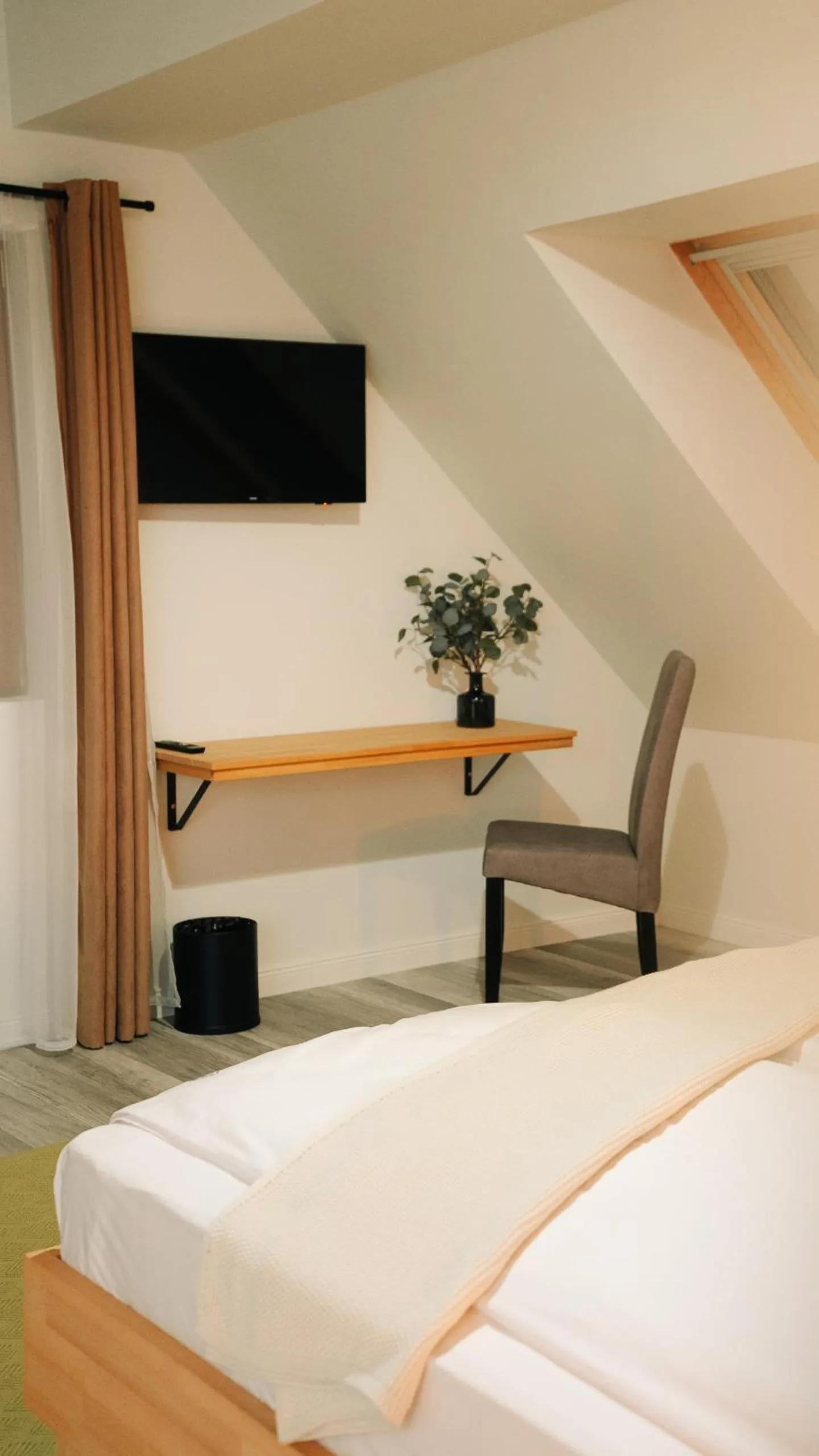 Photo of the whole room, Bed in Nature Nest Bran - Adults Only