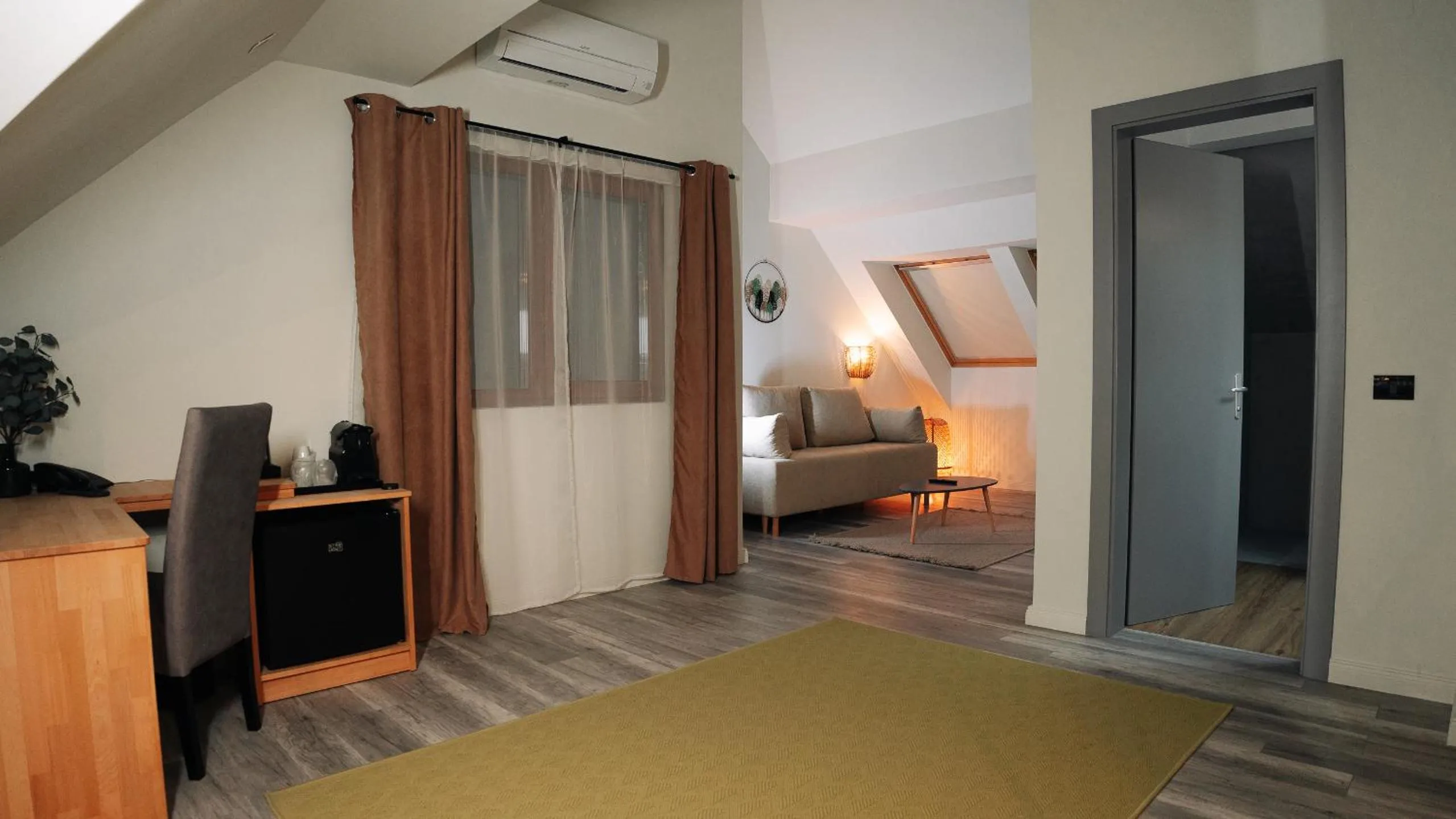 Seating area, Bed in Nature Nest Bran - Adults Only