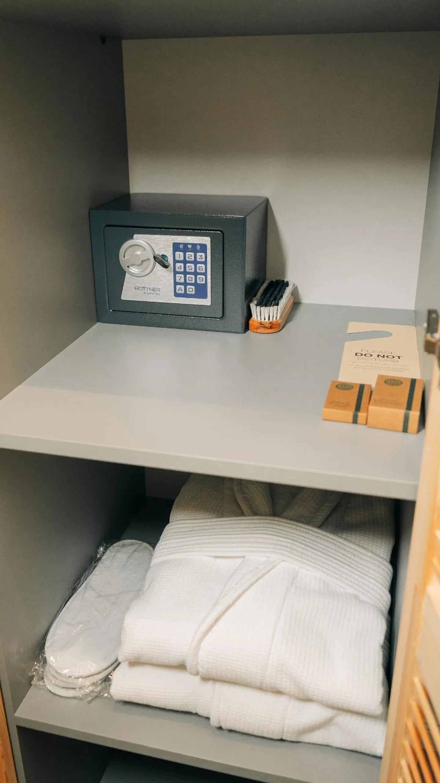 wardrobe, Bed in Nature Nest Bran - Adults Only