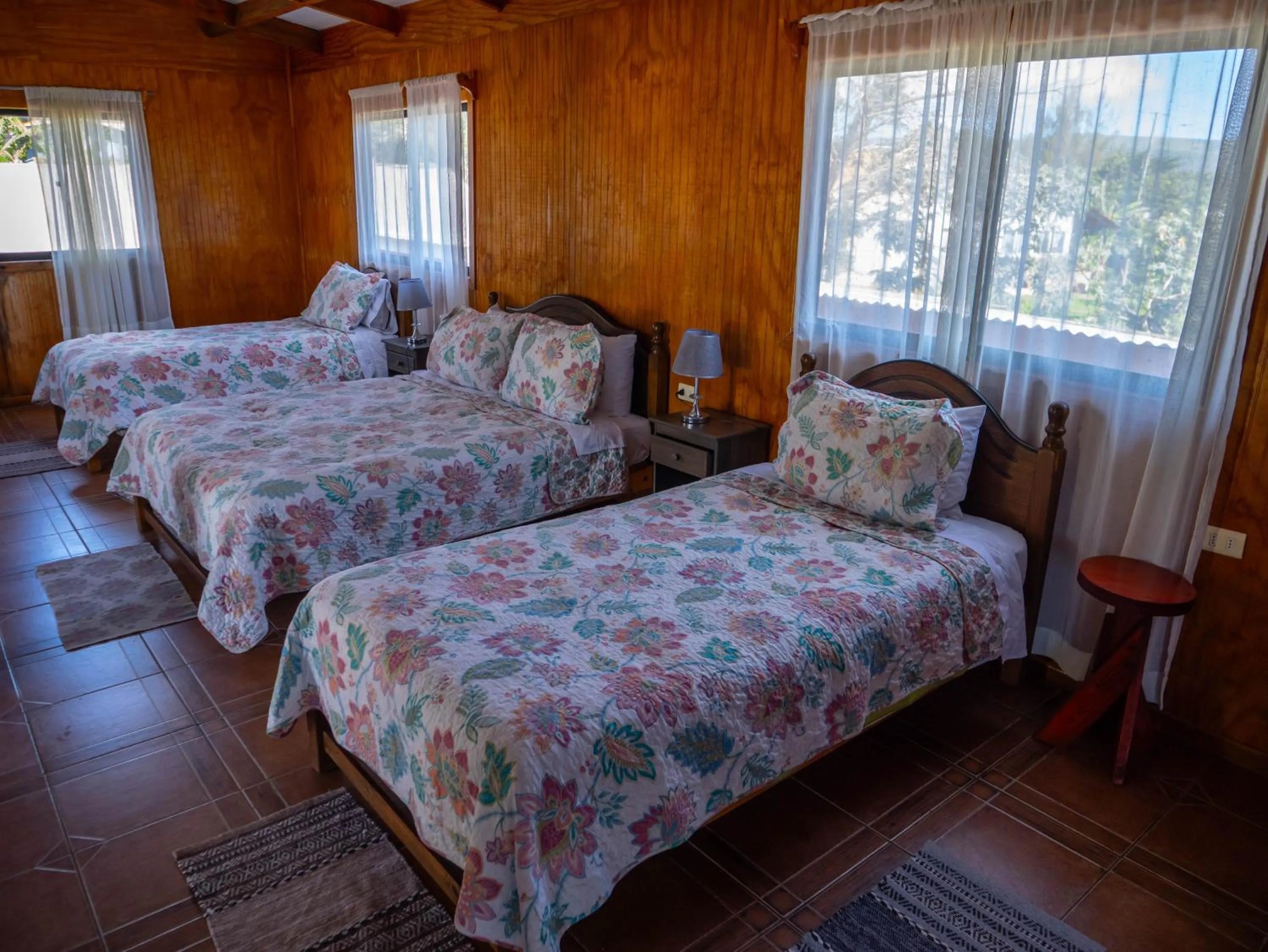Quadruple Room with Private Bathroom in KeuhenuaEcoHostal