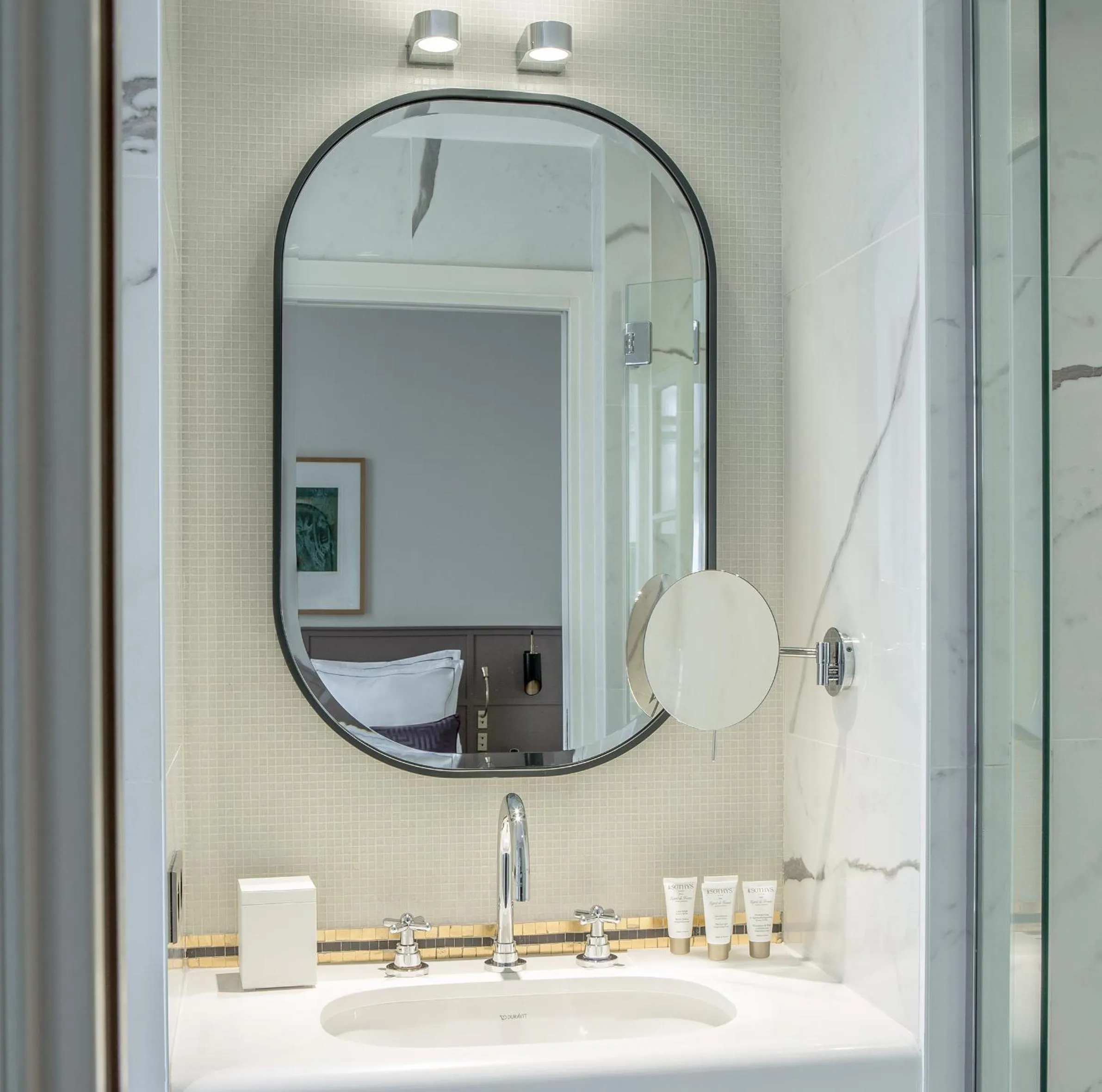 Bathroom in Hôtel La Tamise - Esprit de France