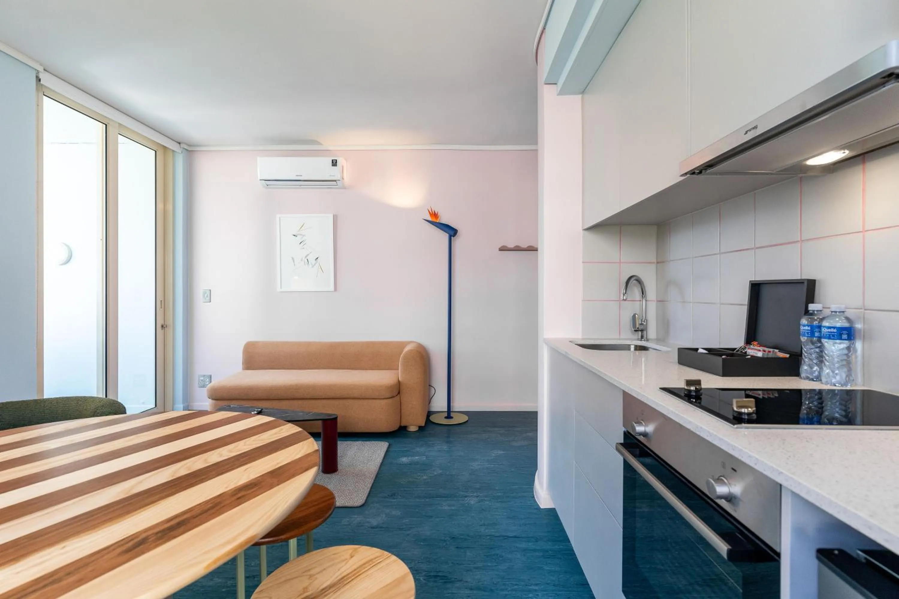 Kitchen or kitchenette, Bed in The Tropicana Hotel