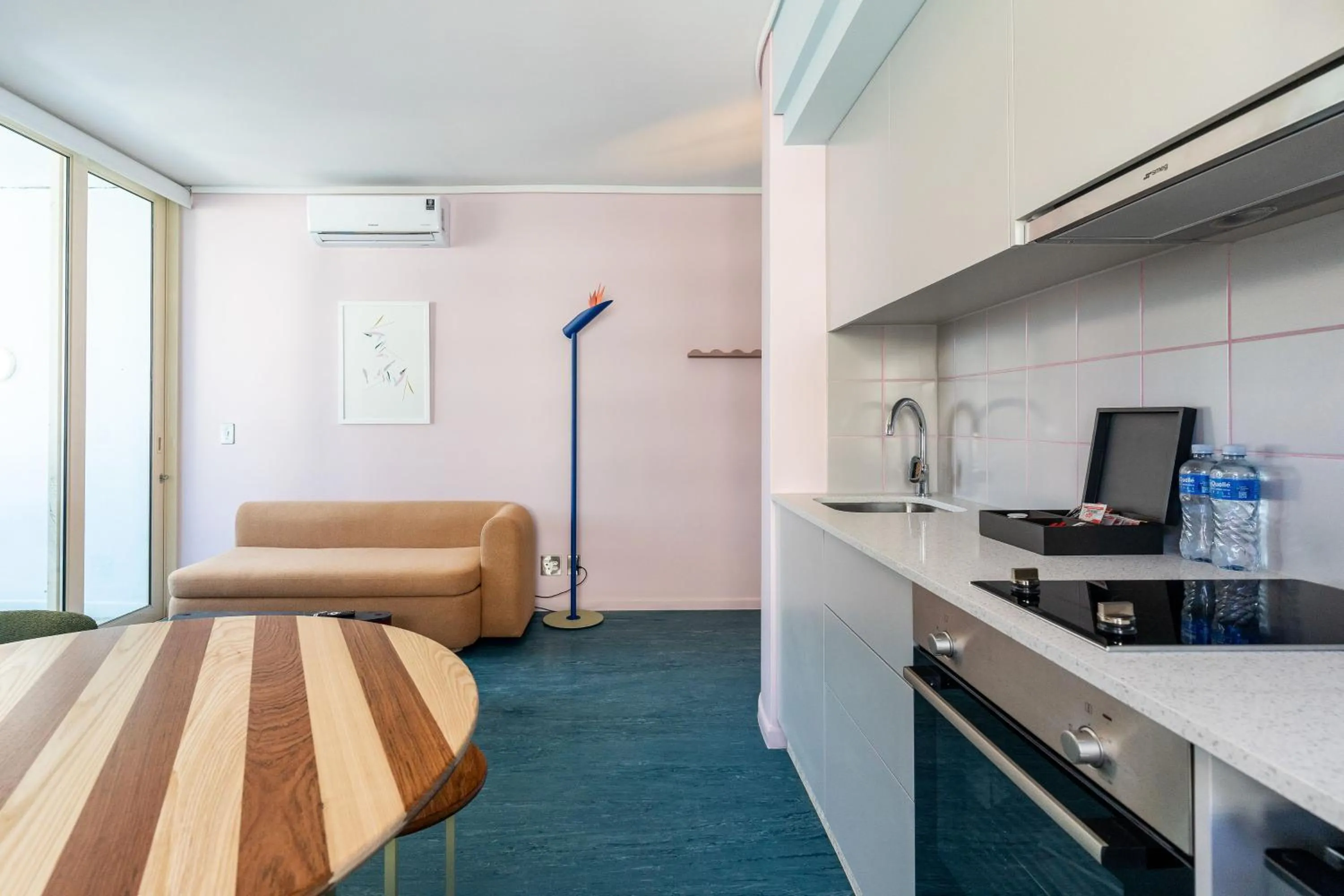 Kitchen or kitchenette, Bed in The Tropicana Hotel