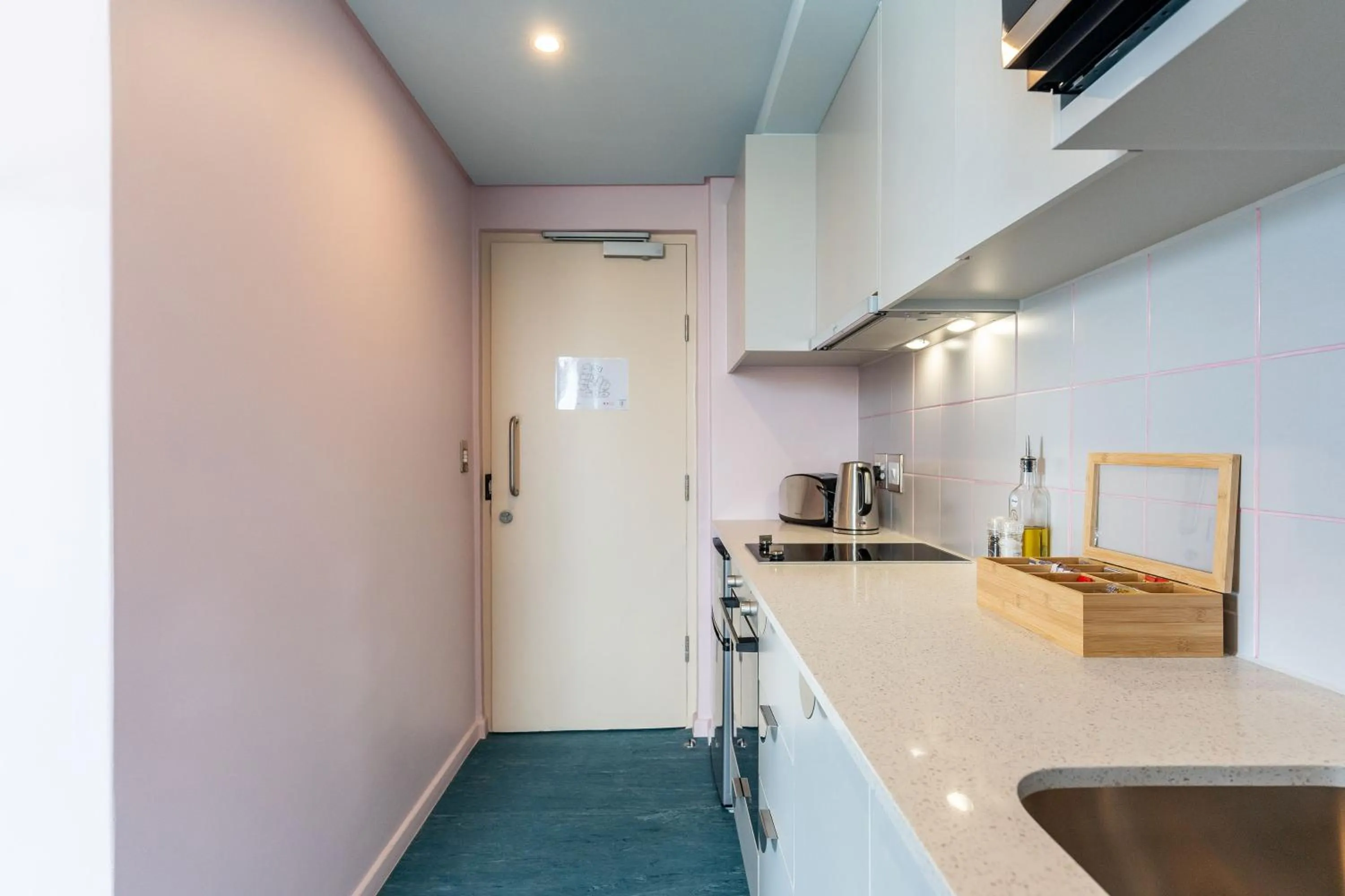 Kitchen or kitchenette in The Tropicana Hotel