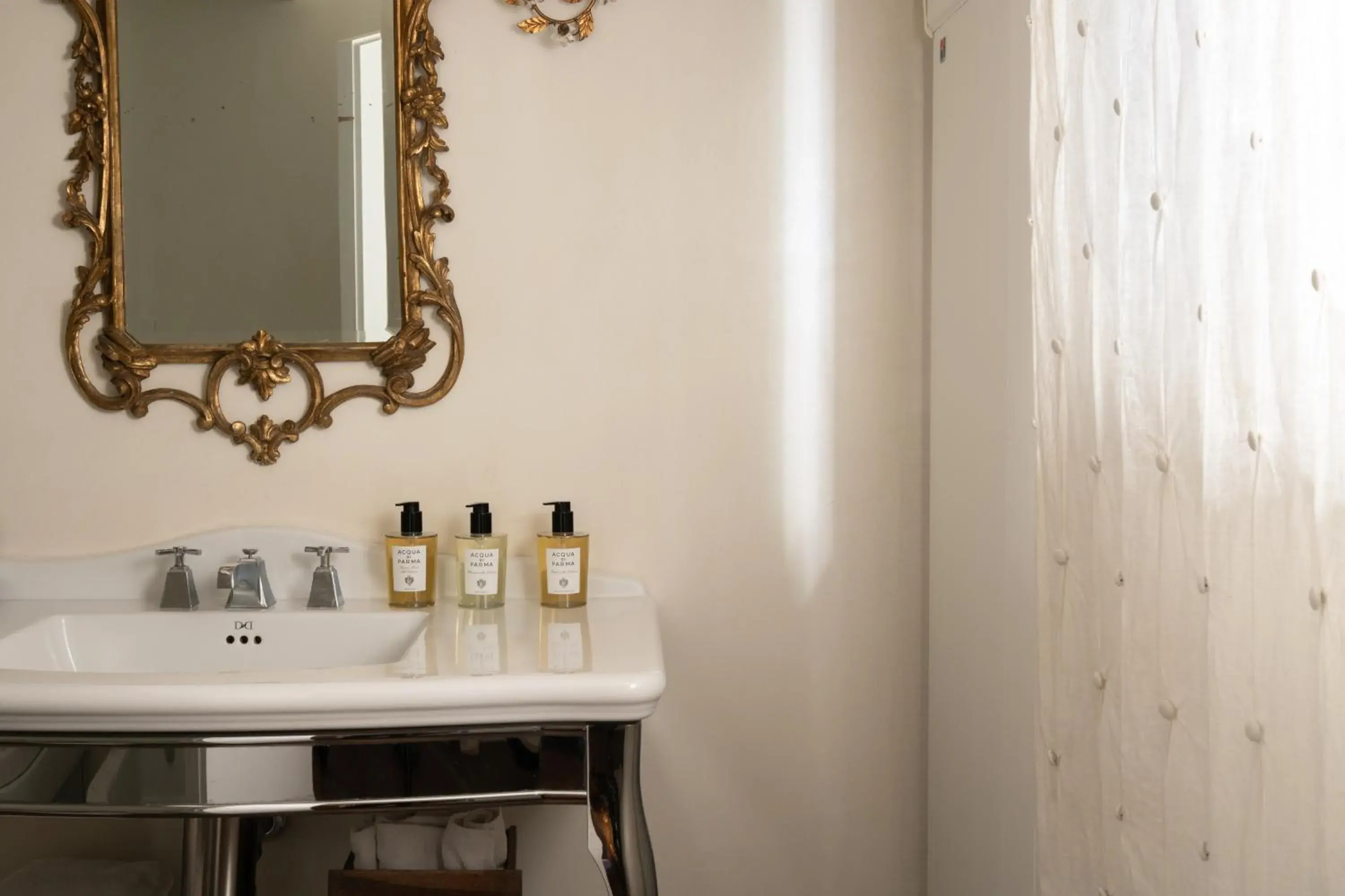 Single Room in BDB Rooms Trastevere Single Room in BDB Rooms Trastevere