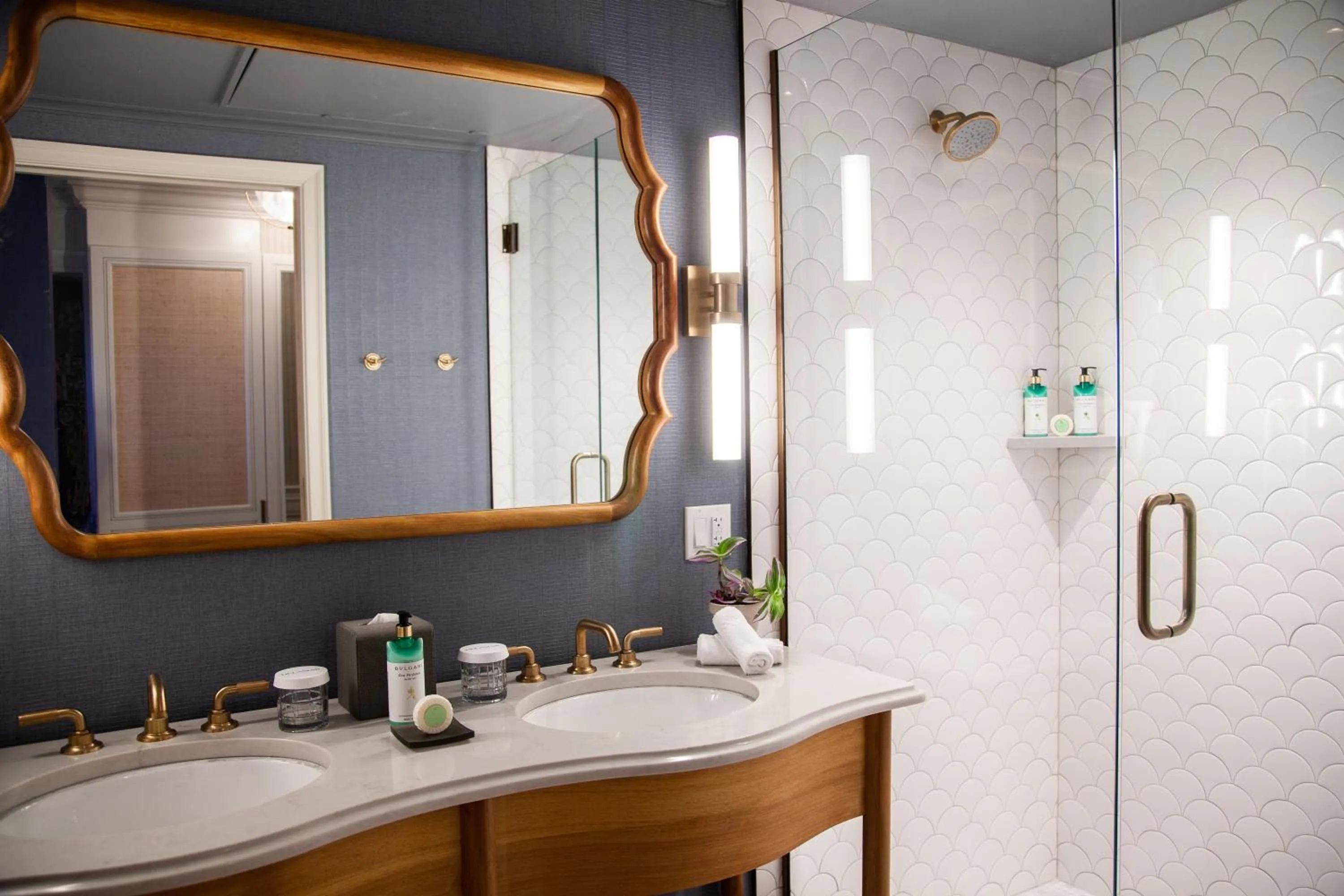 King Room with Roll-In Shower - Disability Access in Delamar Mystic