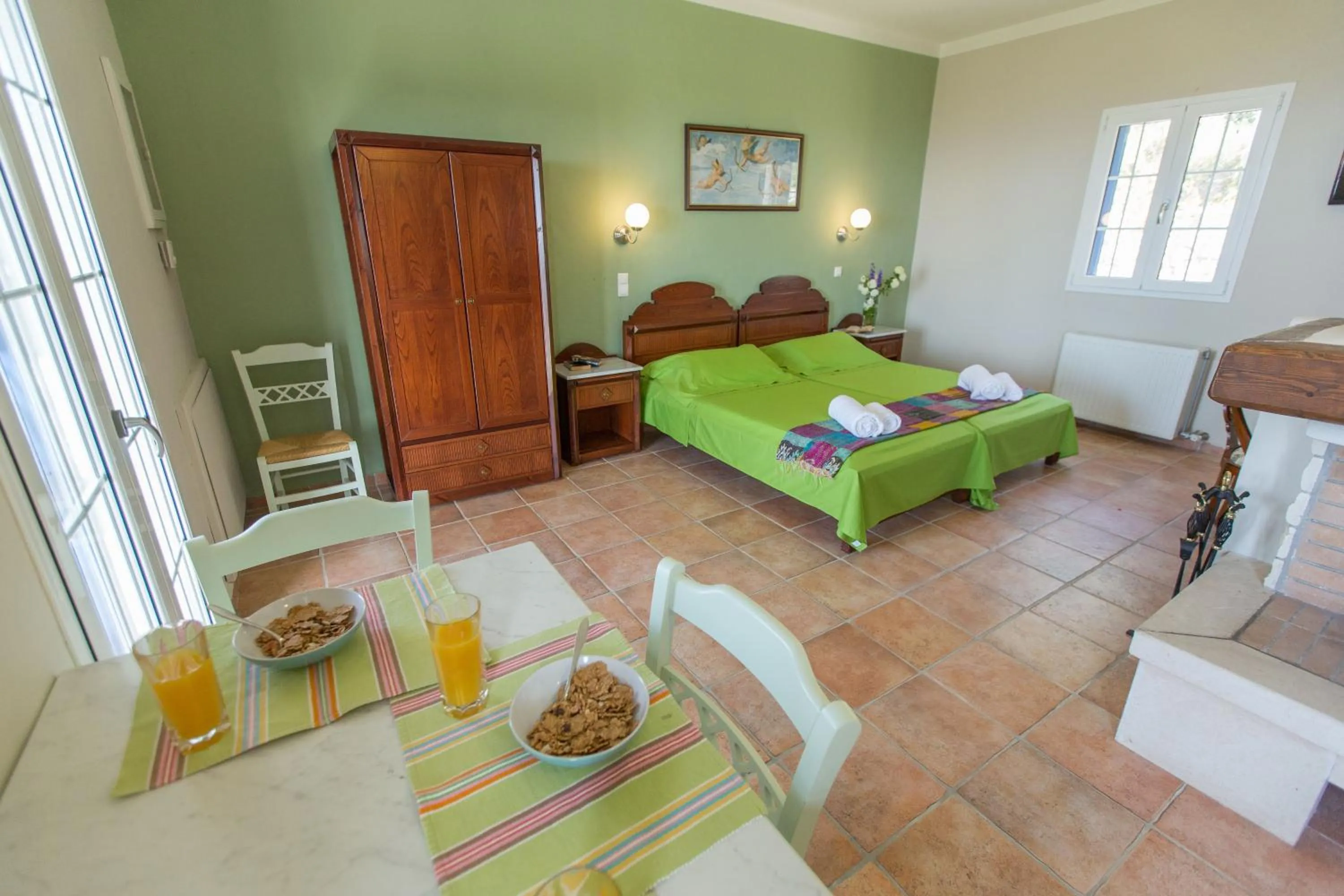 Day, Bed in Villa Theodora