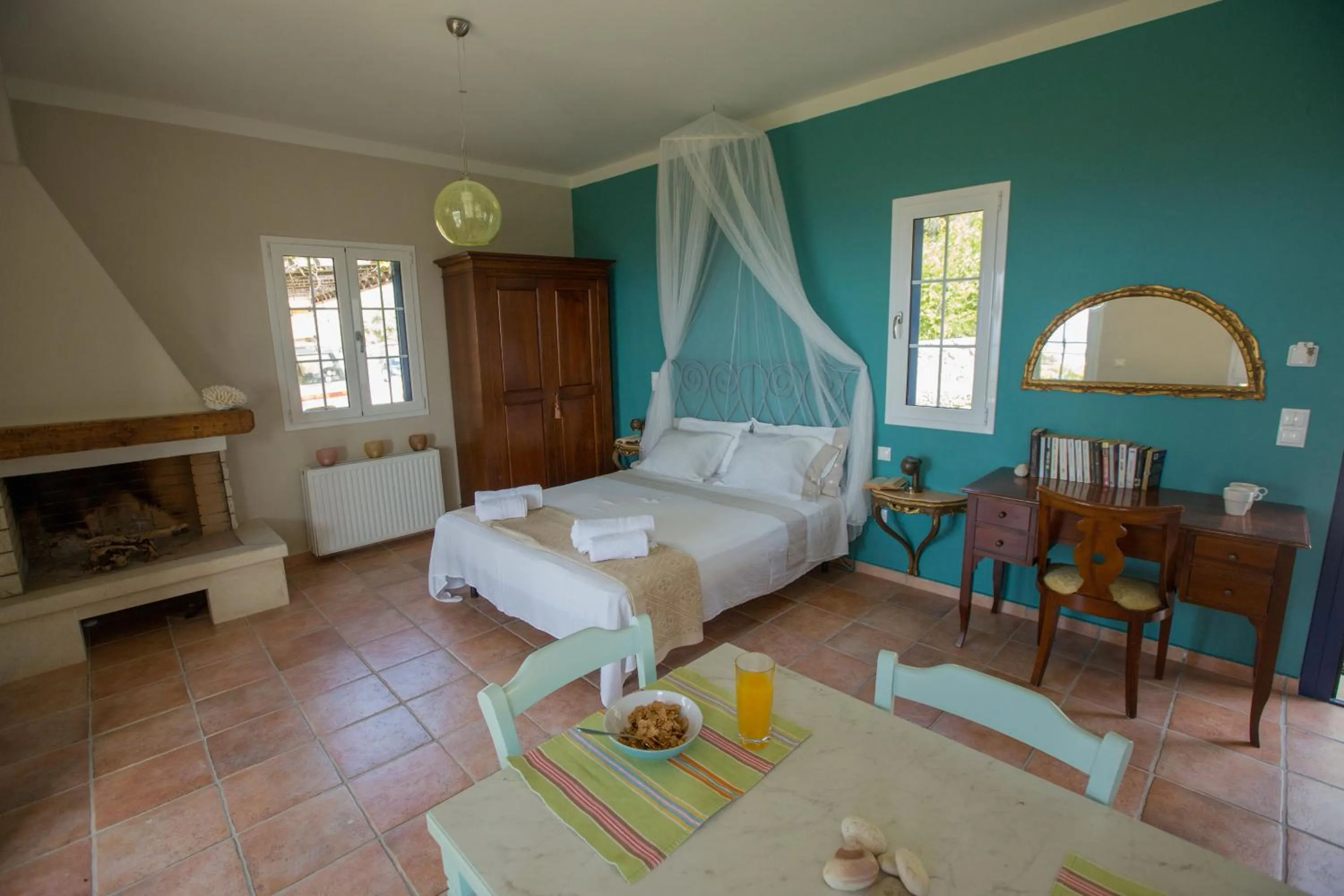 Day, Bed in Villa Theodora