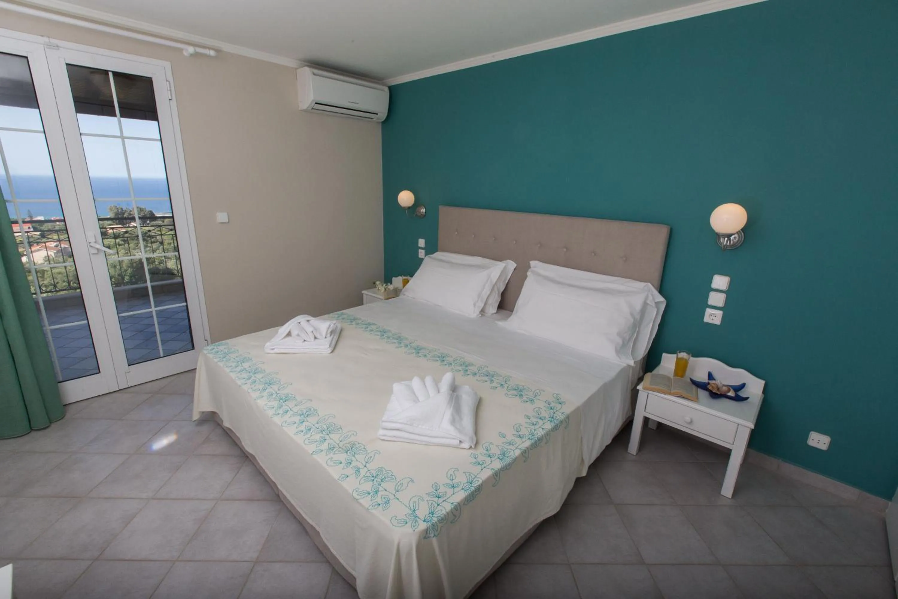 Day, Bed in Villa Theodora