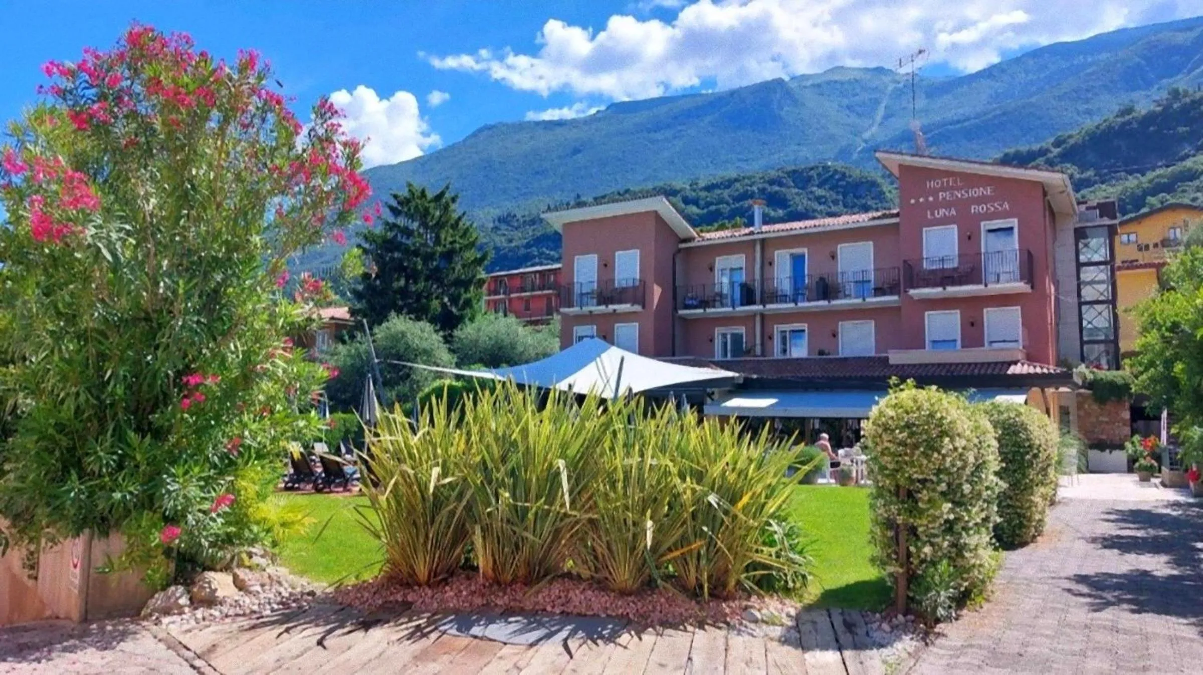 Facade/entrance in Hotel Luna Rossa