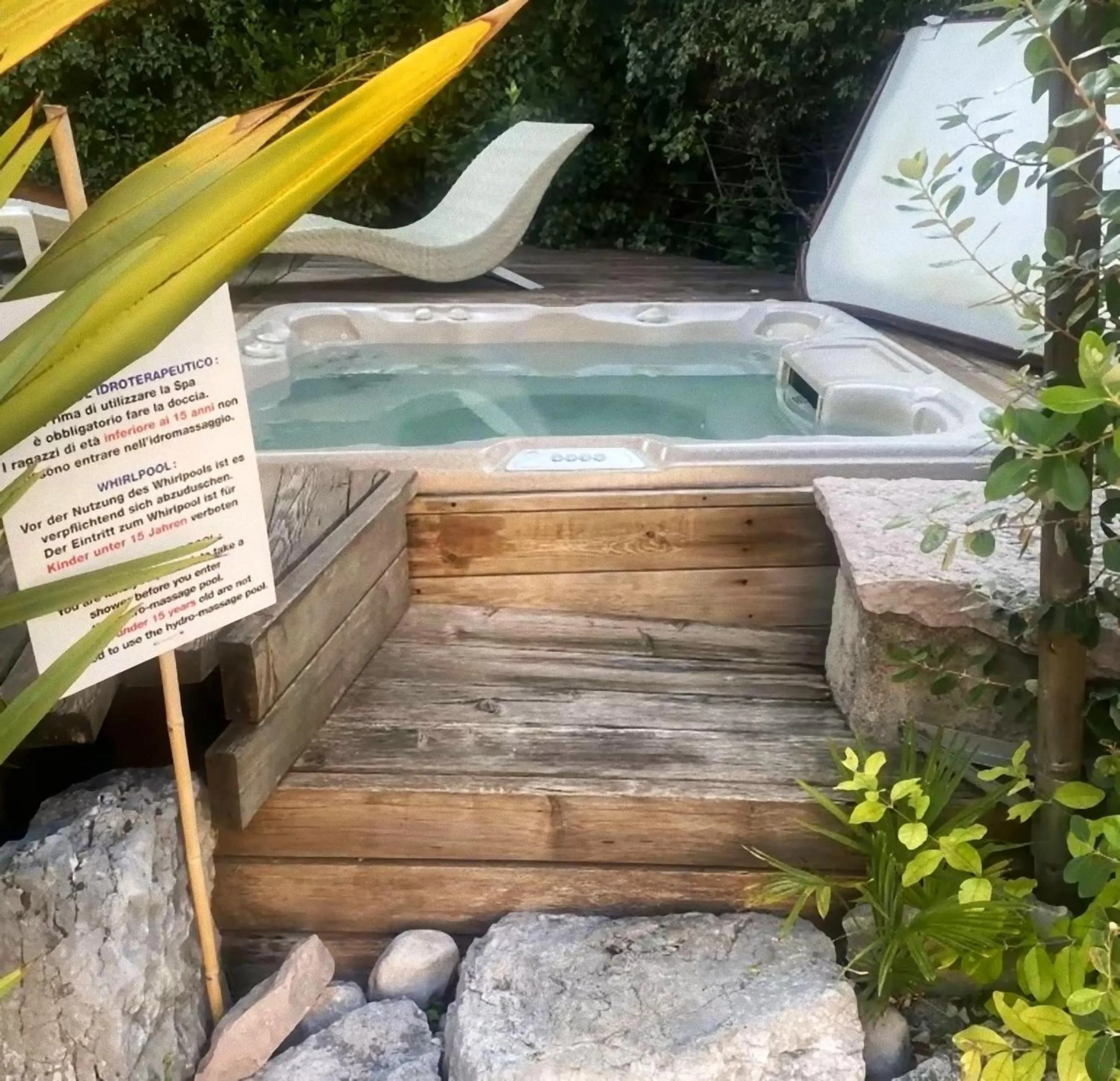 Hot Tub in Hotel Luna Rossa