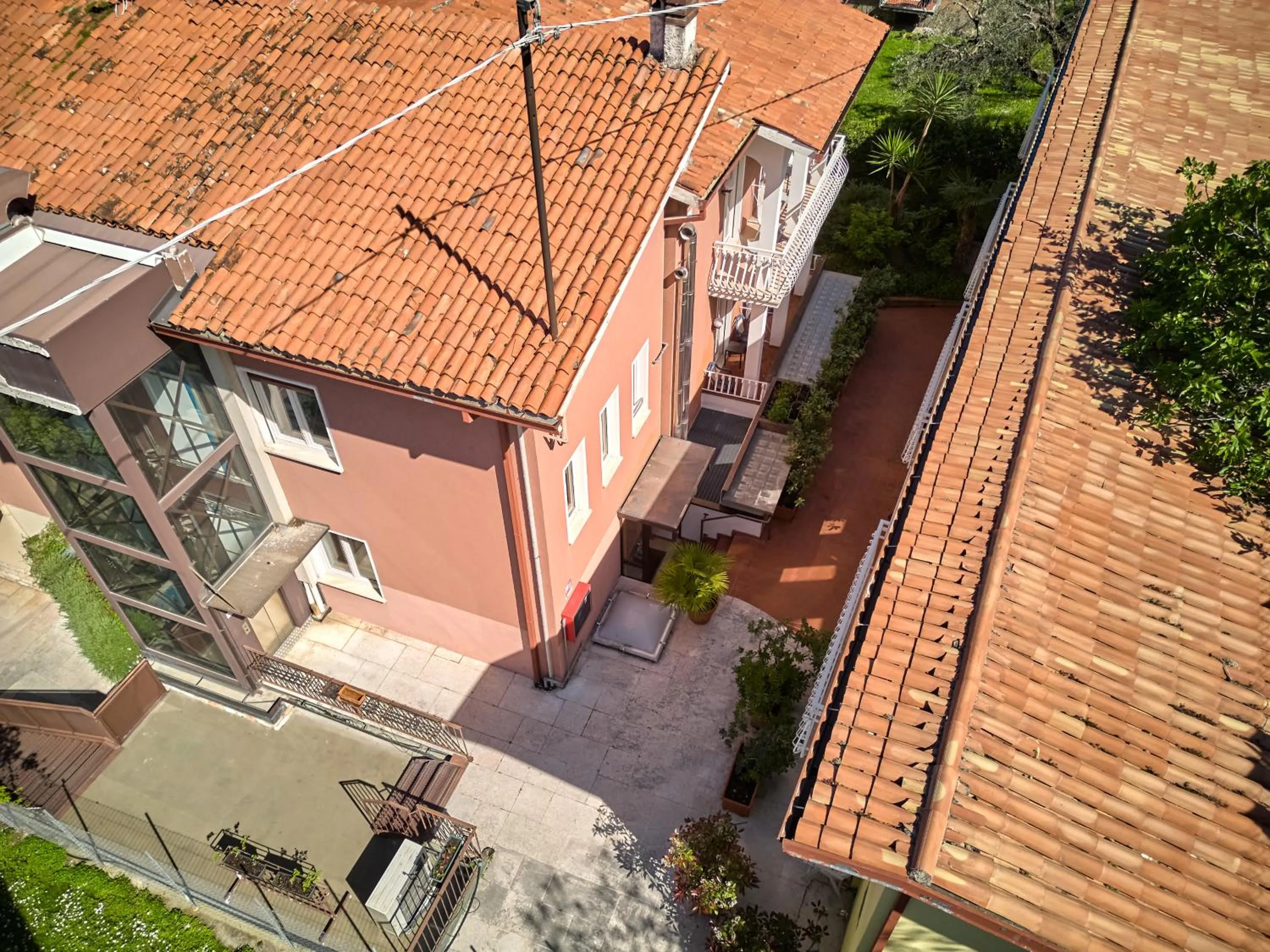 Inner courtyard view in Hotel Luna Rossa
