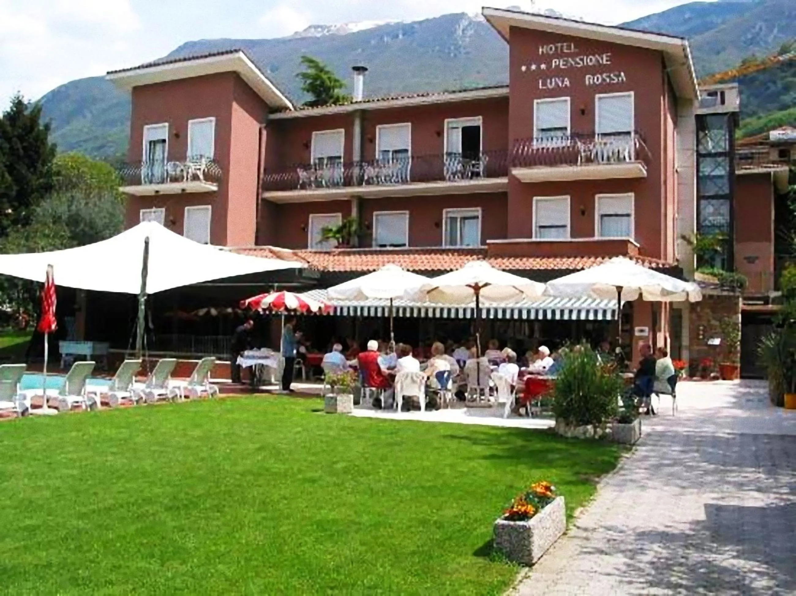 Garden view in Hotel Luna Rossa