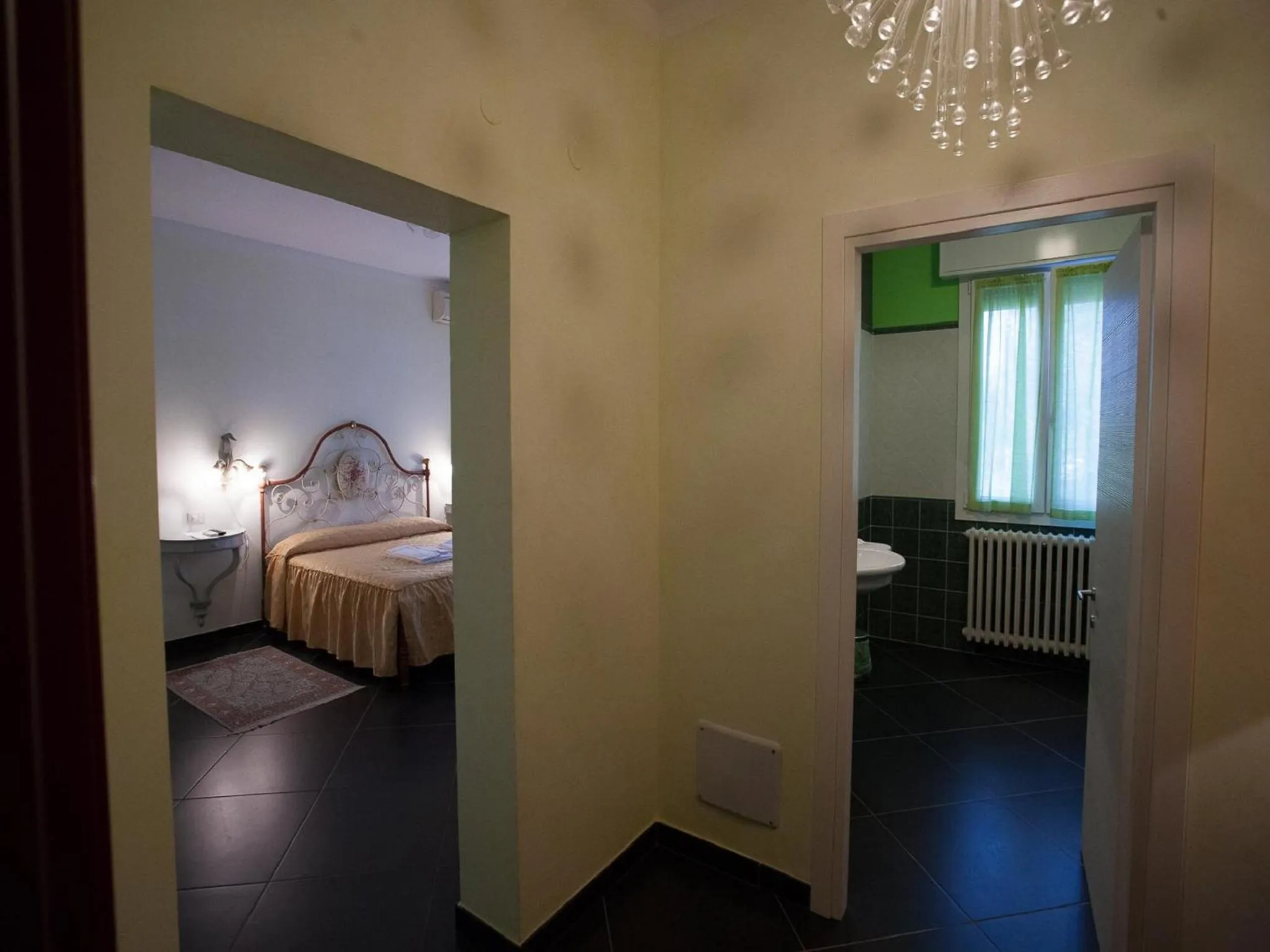 Photo of the whole room, Bed in Villa Camurana