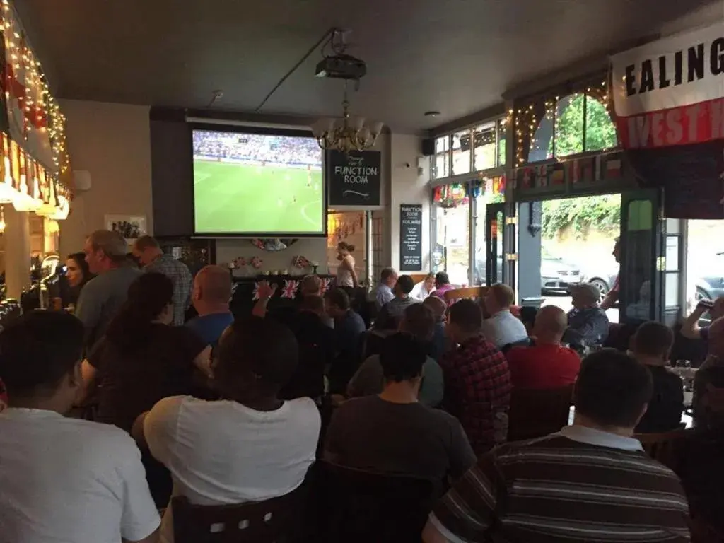 Lounge or bar in The Kings Arms Lounge or bar in The Kings Arms