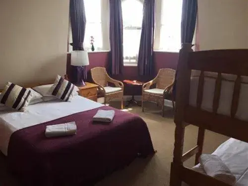 Bedroom, Bed in The Kings Arms Bedroom, Bed in The Kings Arms