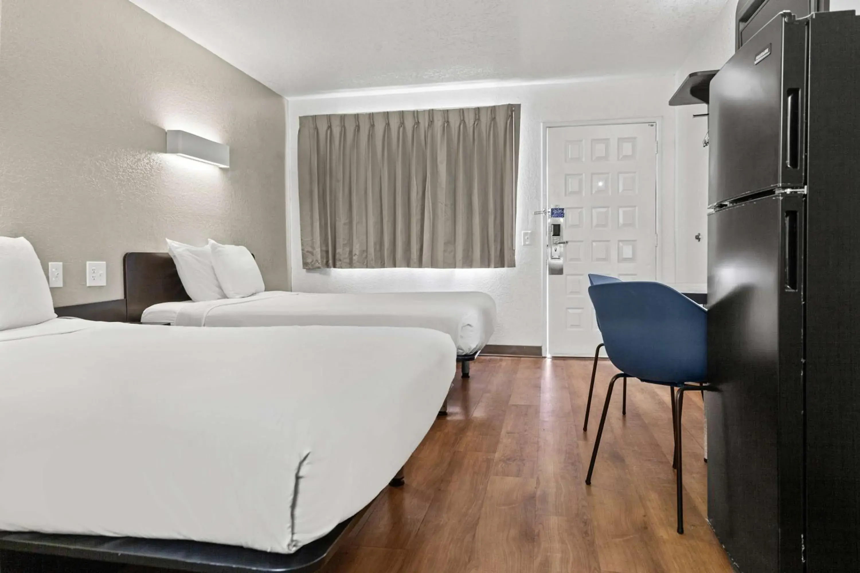 Bedroom, Bed in Studio 6 San Luis Obispo, CA South Bedroom, Bed in Studio 6 San Luis Obispo, CA South