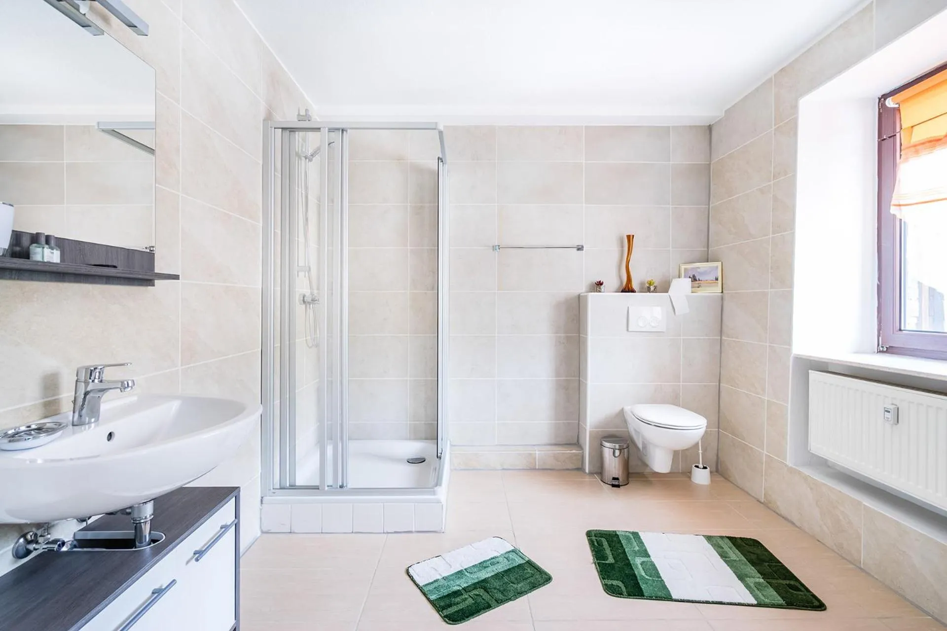 Shower in Nurburgring Rooms Pinocchio
