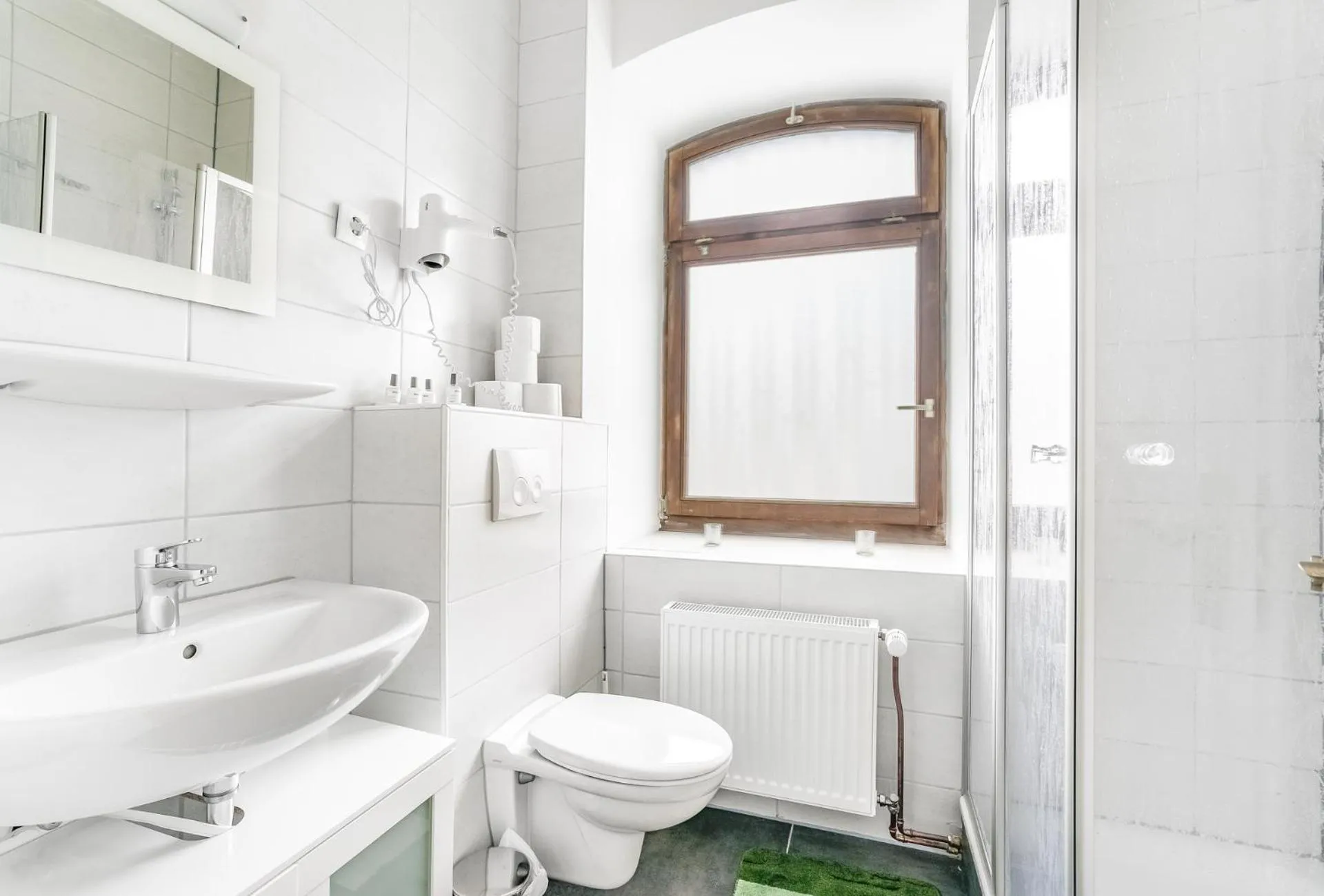 Shower in Nurburgring Rooms Pinocchio