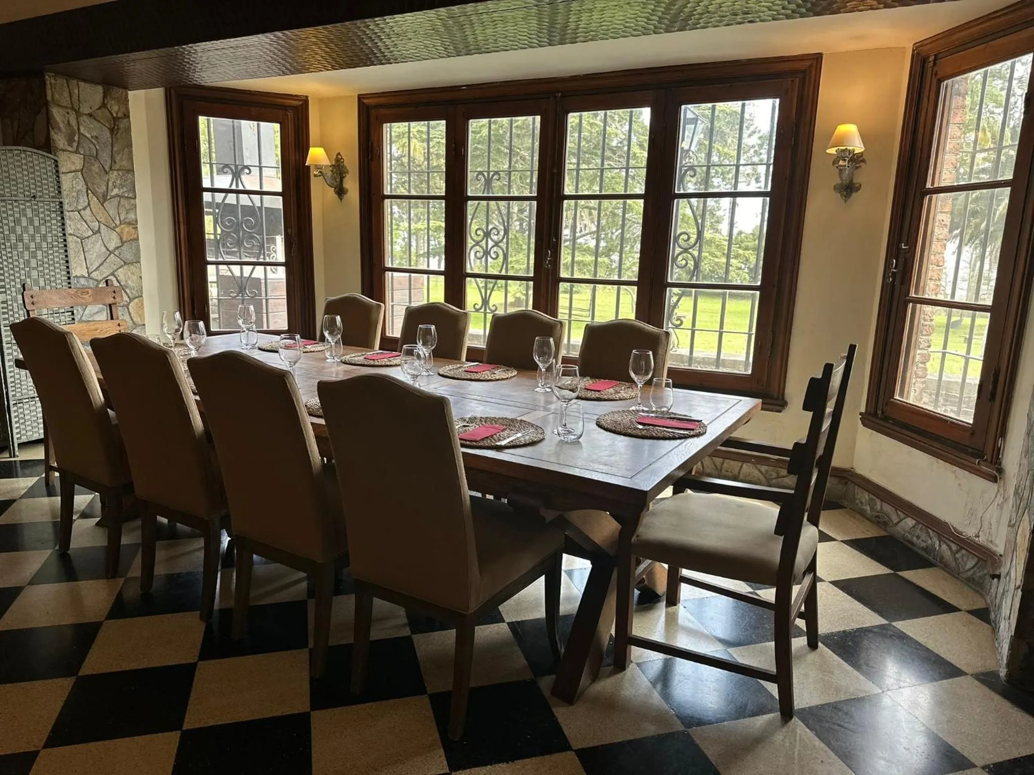 Restaurant/places to eat in La Baguala