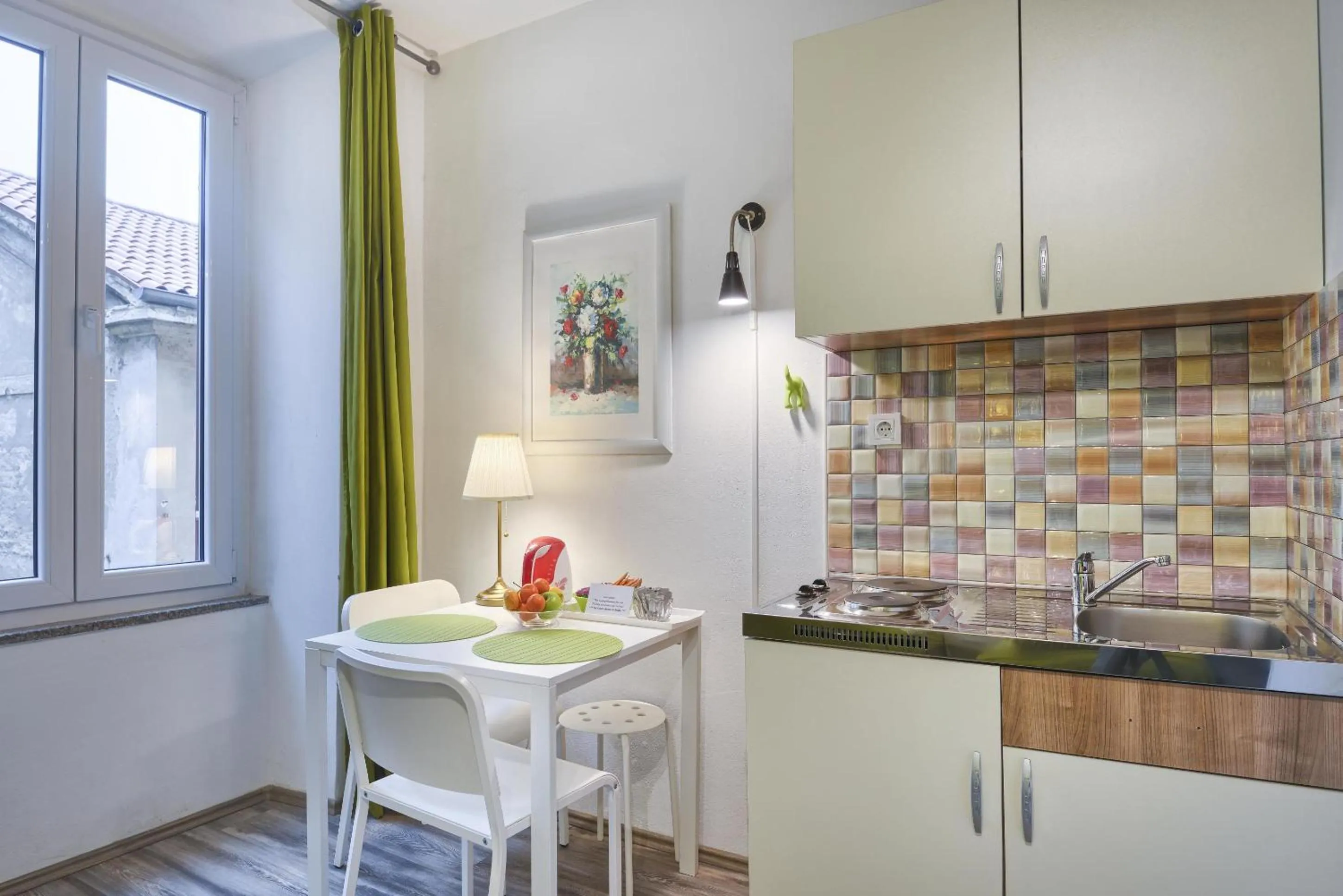 Photo of the whole room in Top Center Rooms & Studio