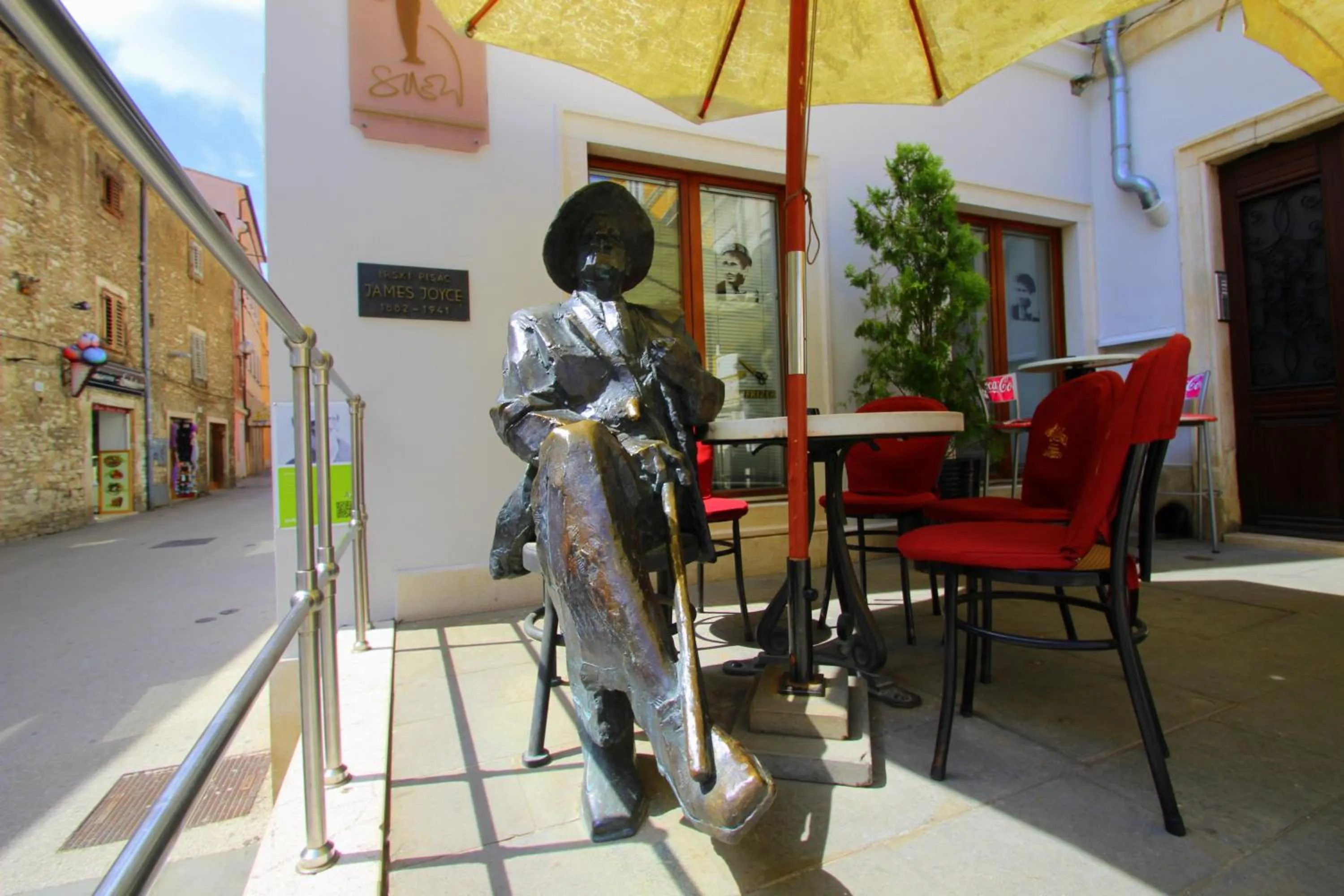 Patio in Top Center Rooms & Studio