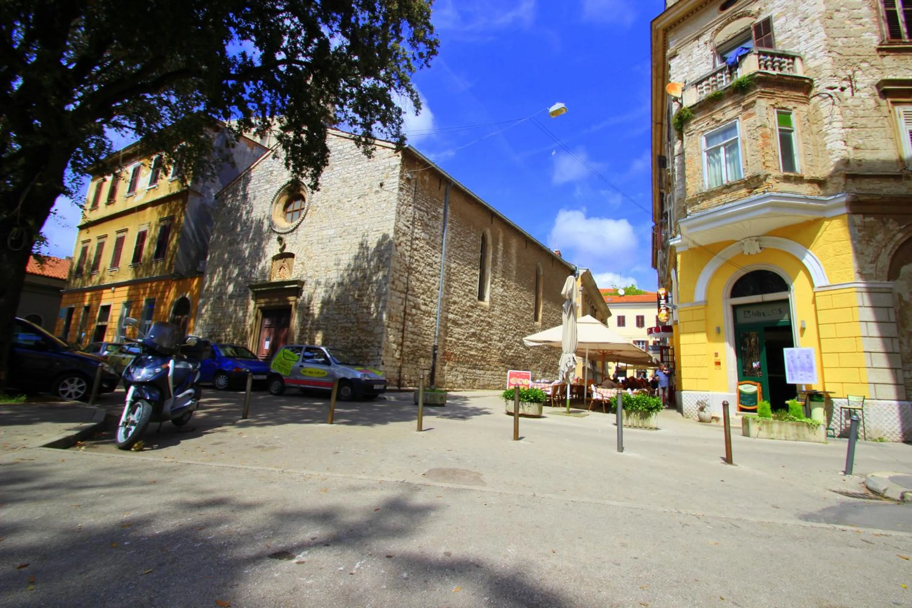 Day in Top Center Rooms & Studio