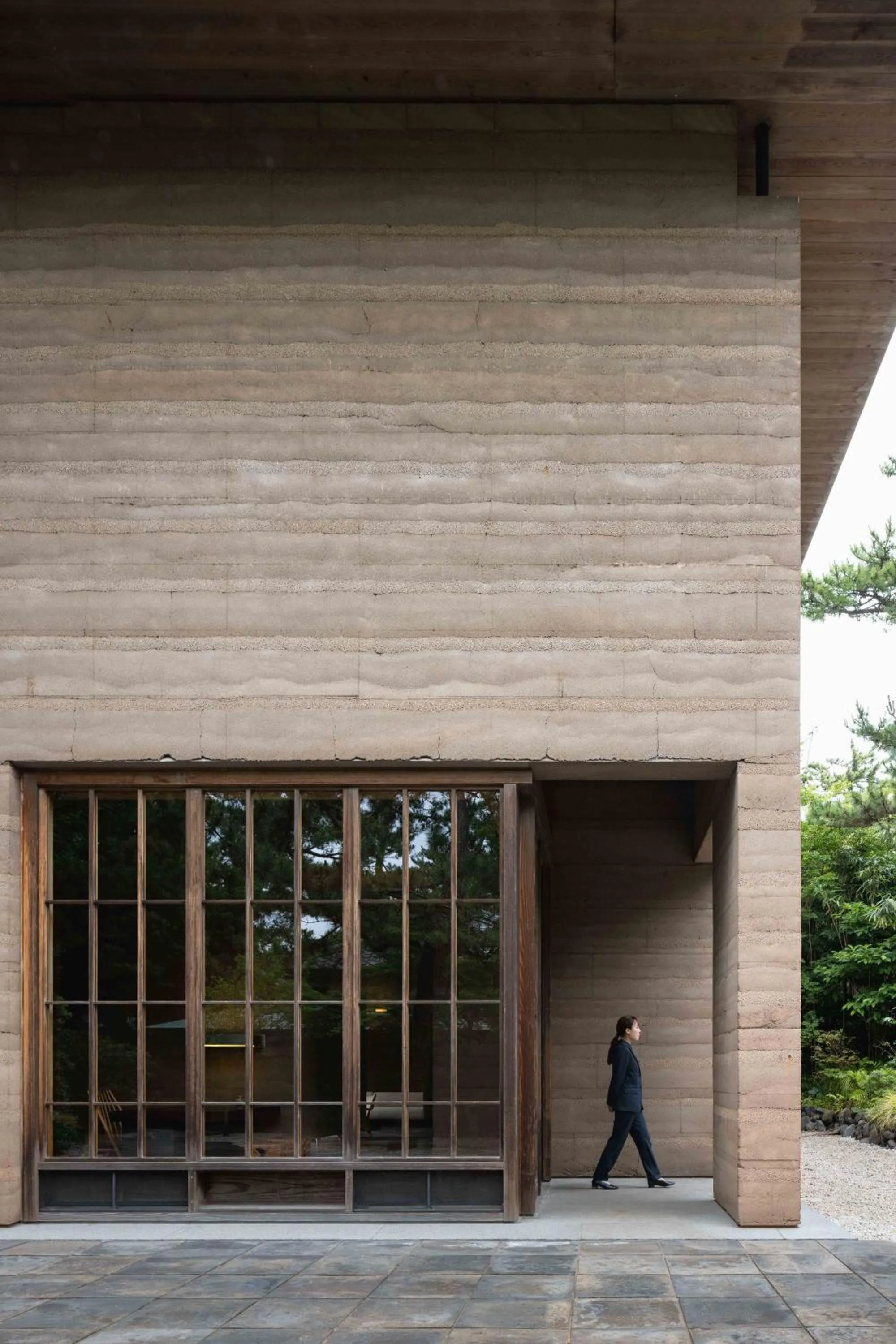 Property building in Numazu Club