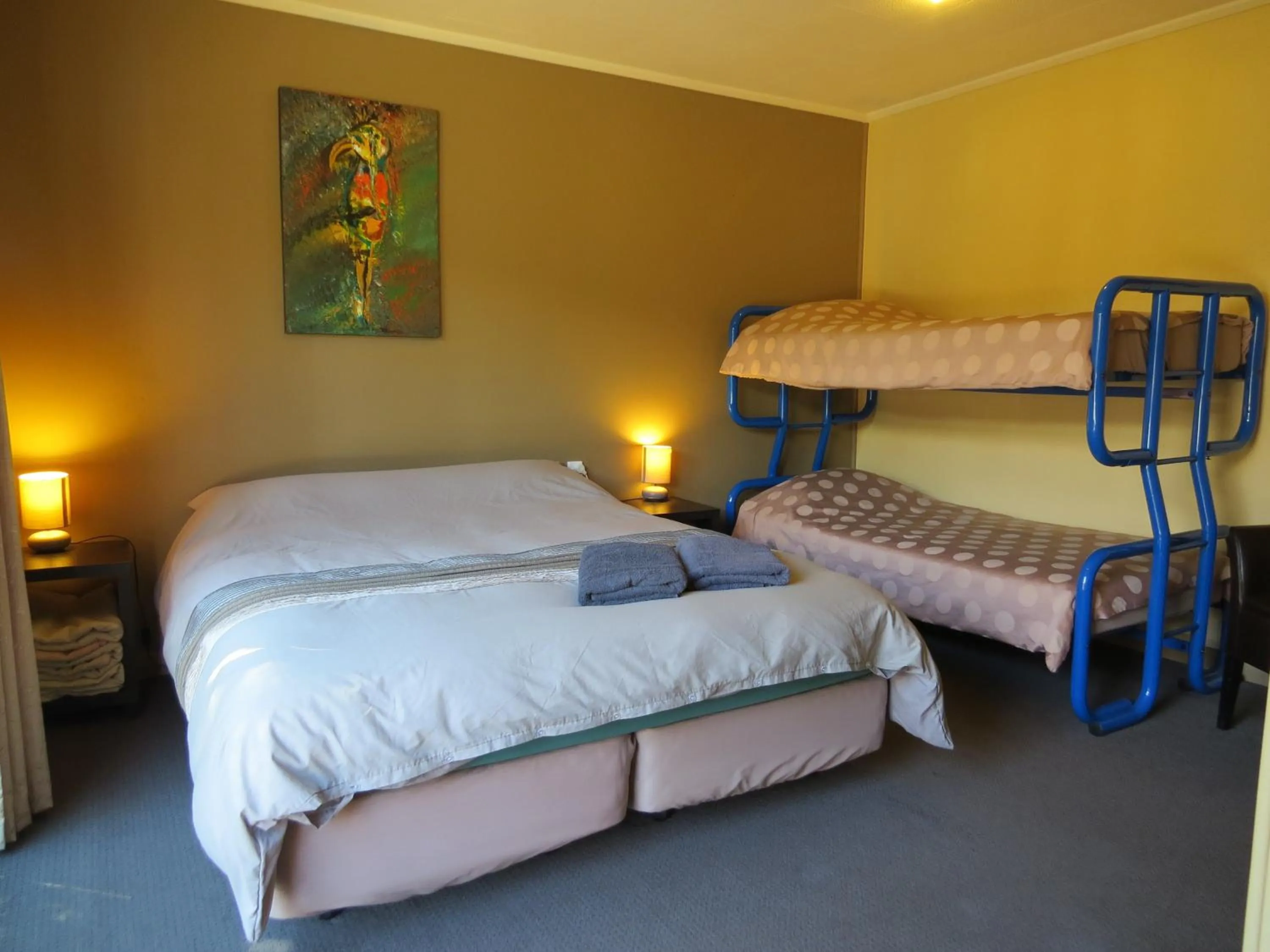 Photo of the whole room, Bed in Hanmer Backpackers