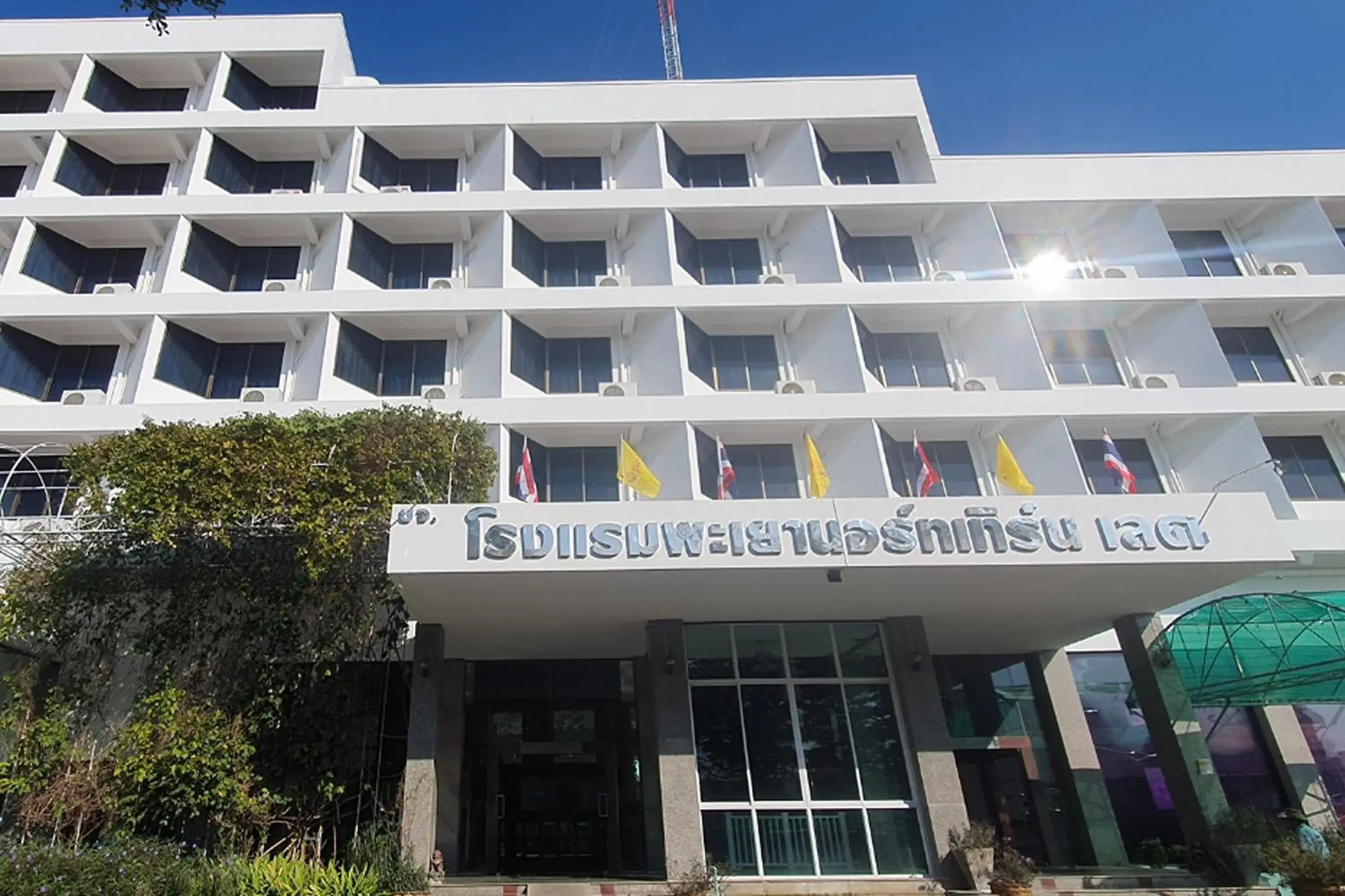 Property building in Phayao Northern Lake Hotel Property building in Phayao Northern Lake Hotel