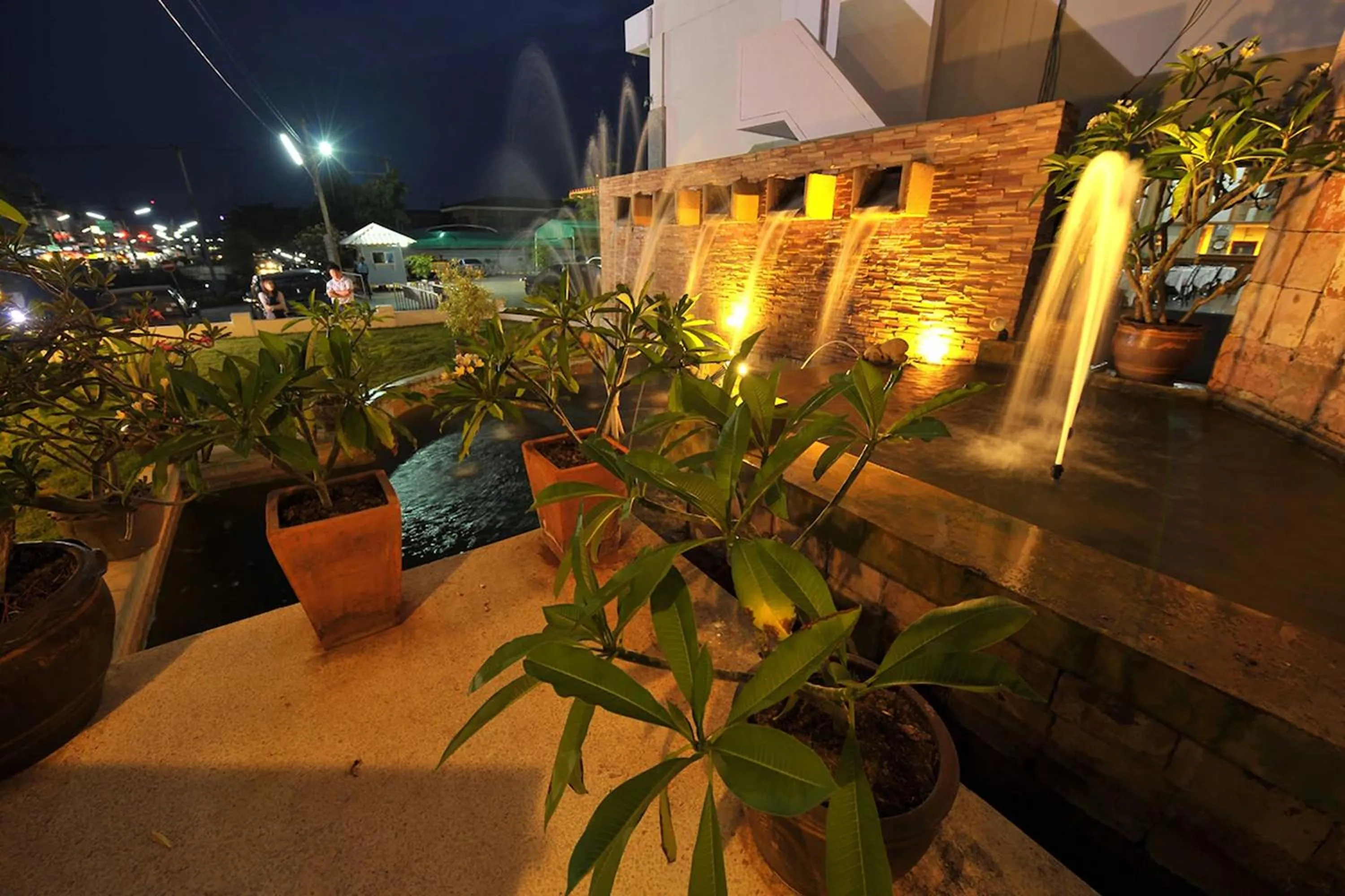 Garden in Phayao Northern Lake Hotel